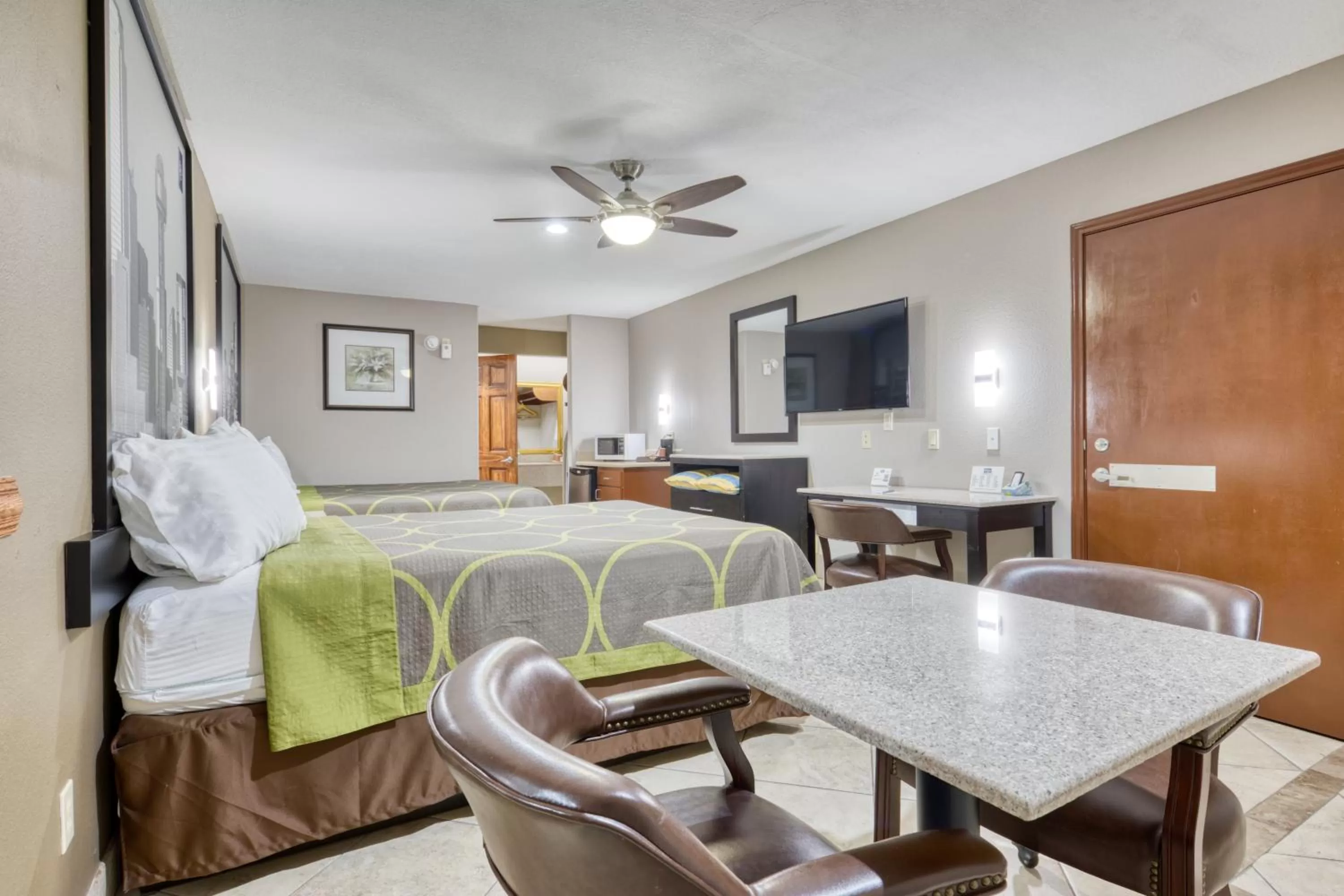 Photo of the whole room in Texas Inn Donna