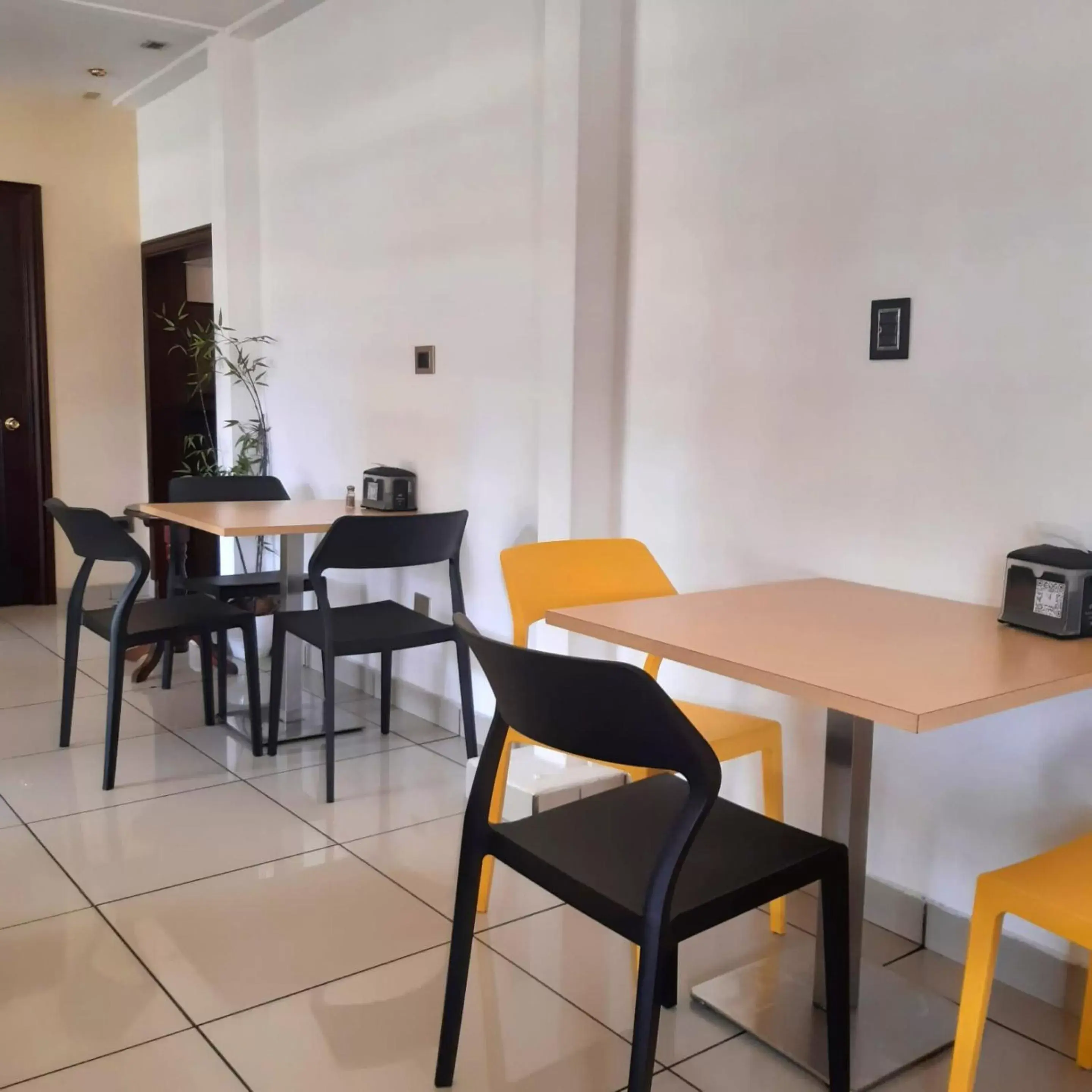 Restaurant/places to eat in Hotel Villa Florencia Zona Rosa Restaurant/places to eat in Hotel Villa Florencia Zona Rosa