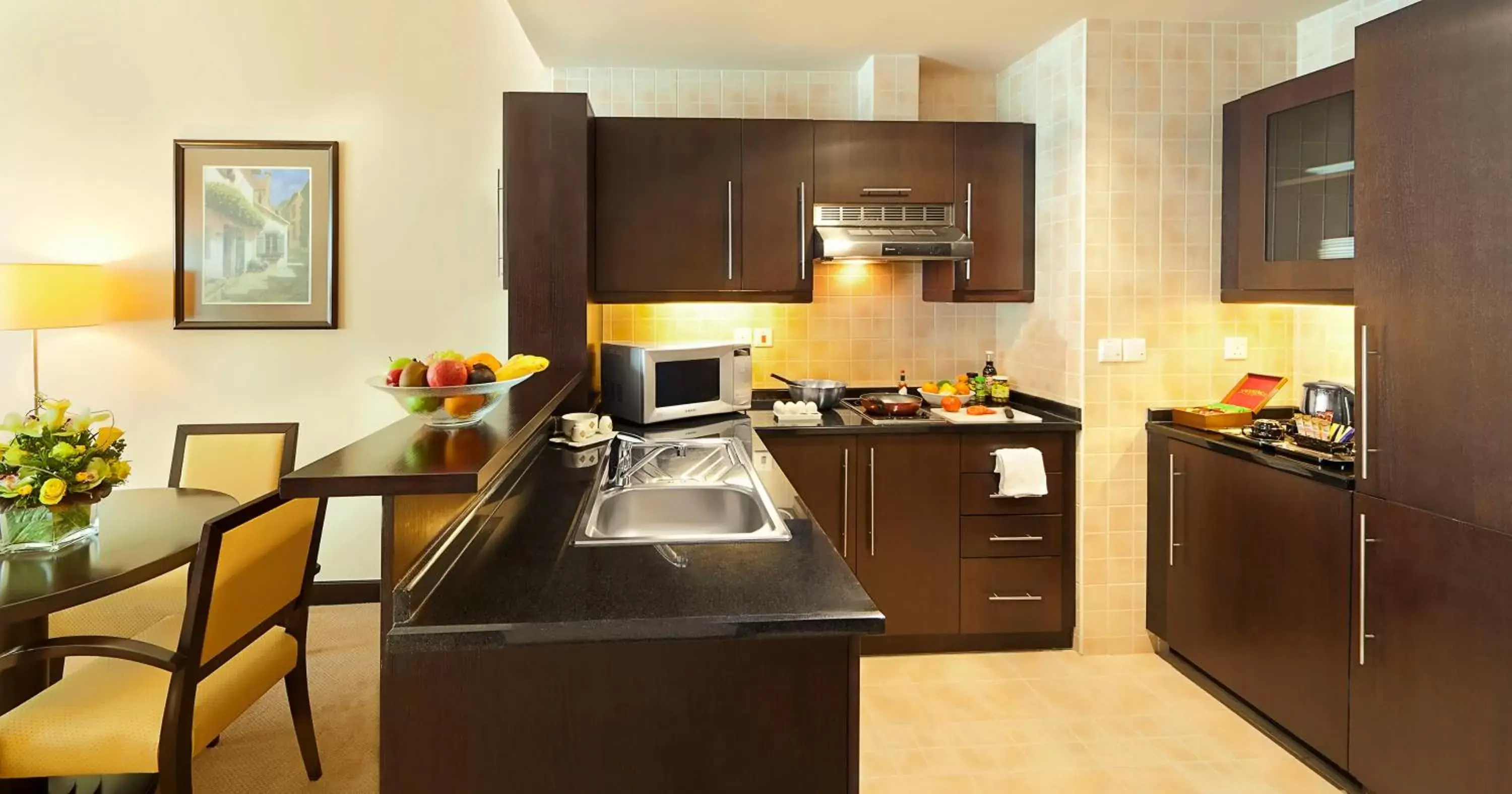 Coffee/tea facilities, Kitchen/Kitchenette in Al Manzel Hotel Apartments