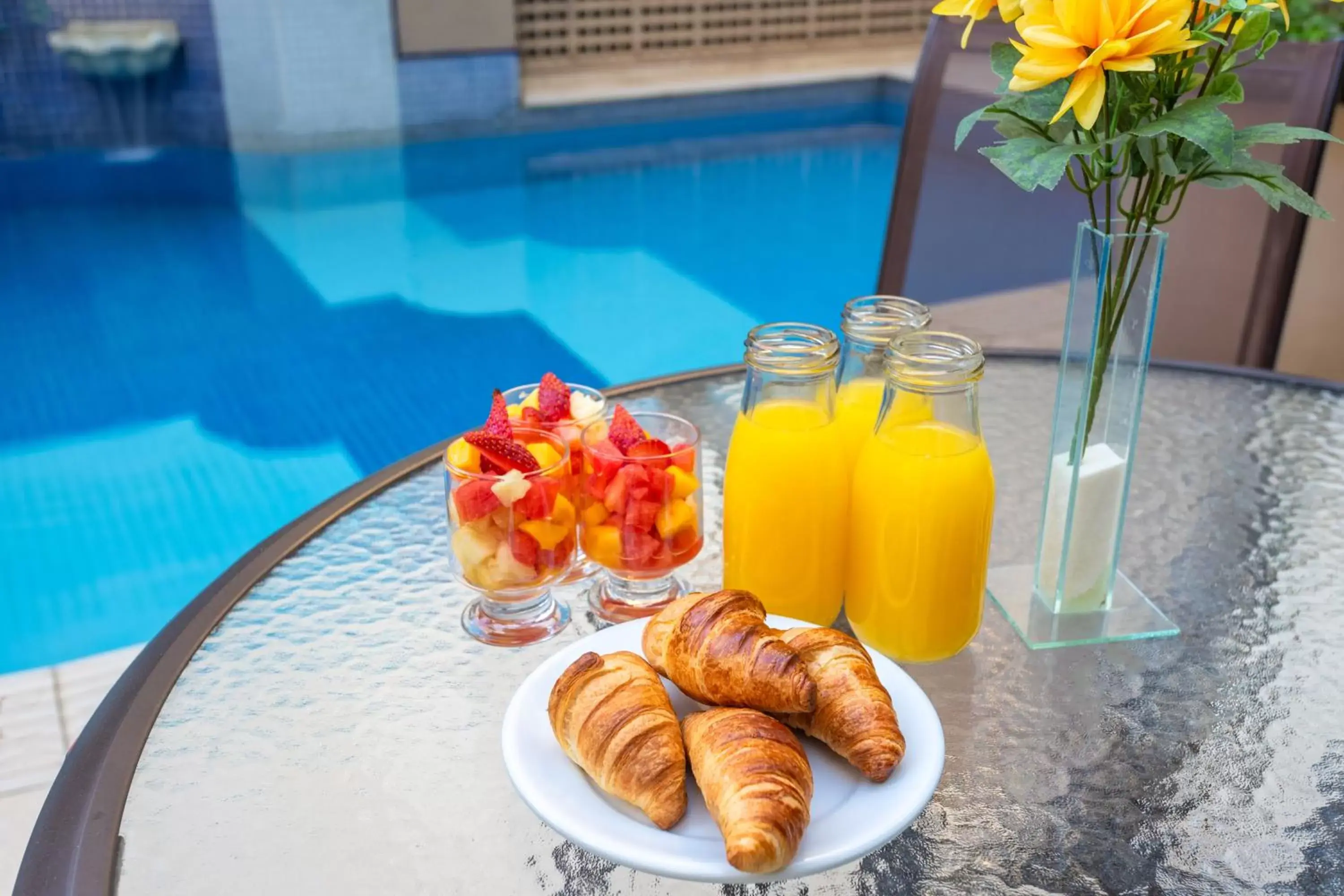 Swimming pool in Mercure Sao Paulo JK