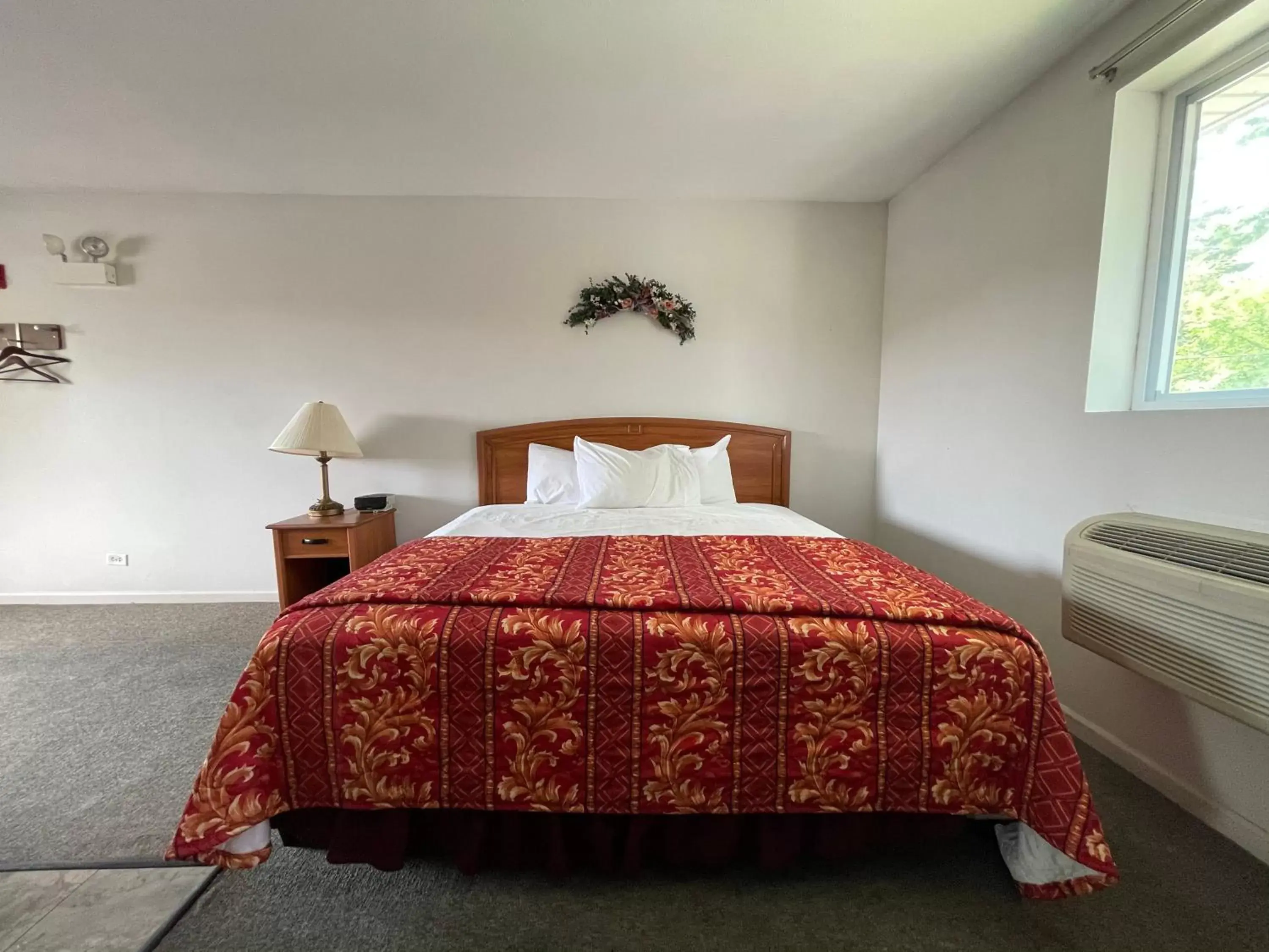 Bedroom, Bed in VIBE INN - WHIRLPOOLS SUITES - Lyons