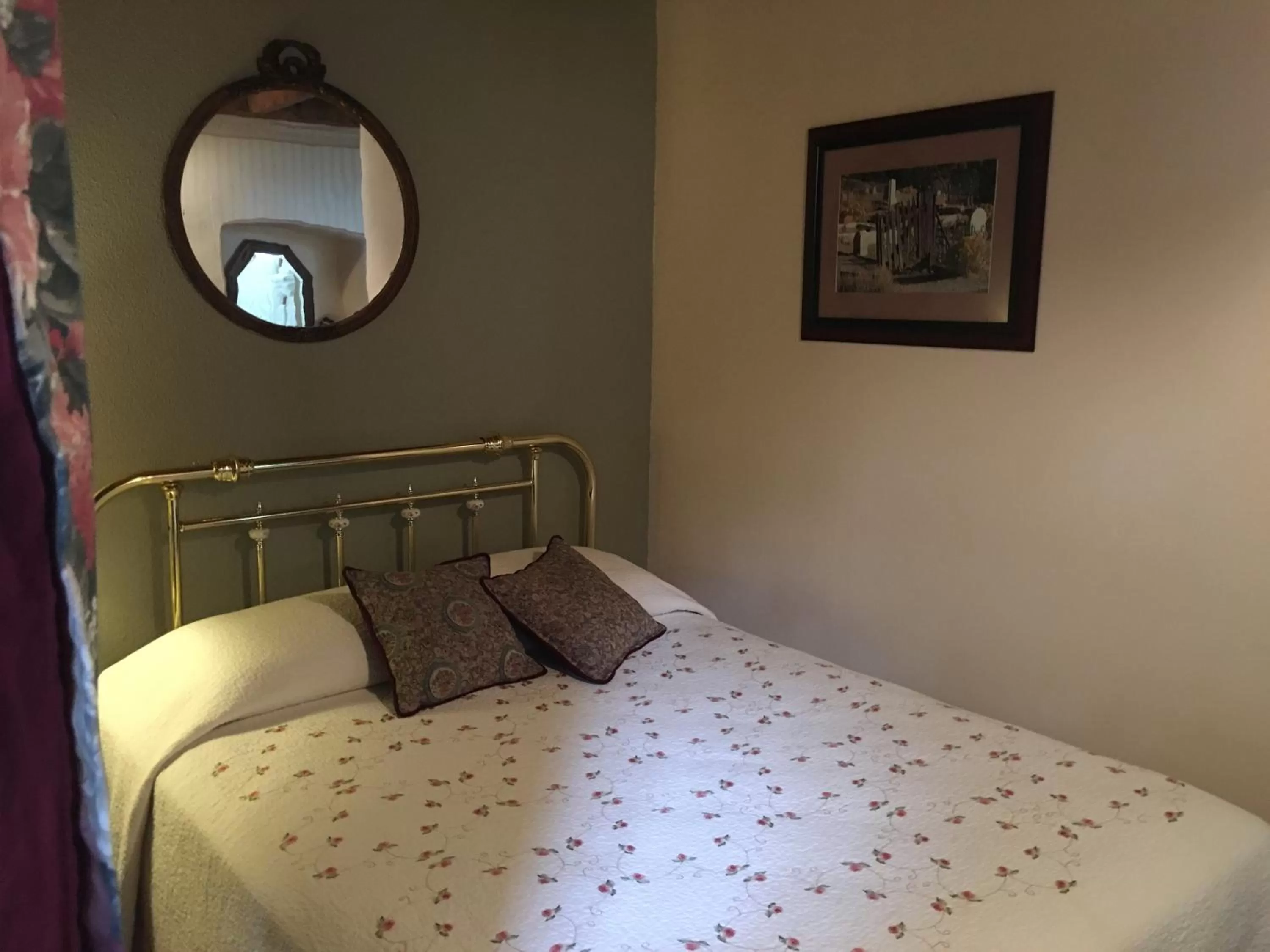 Bedroom, Bed in Sugarloaf Mountain Motel