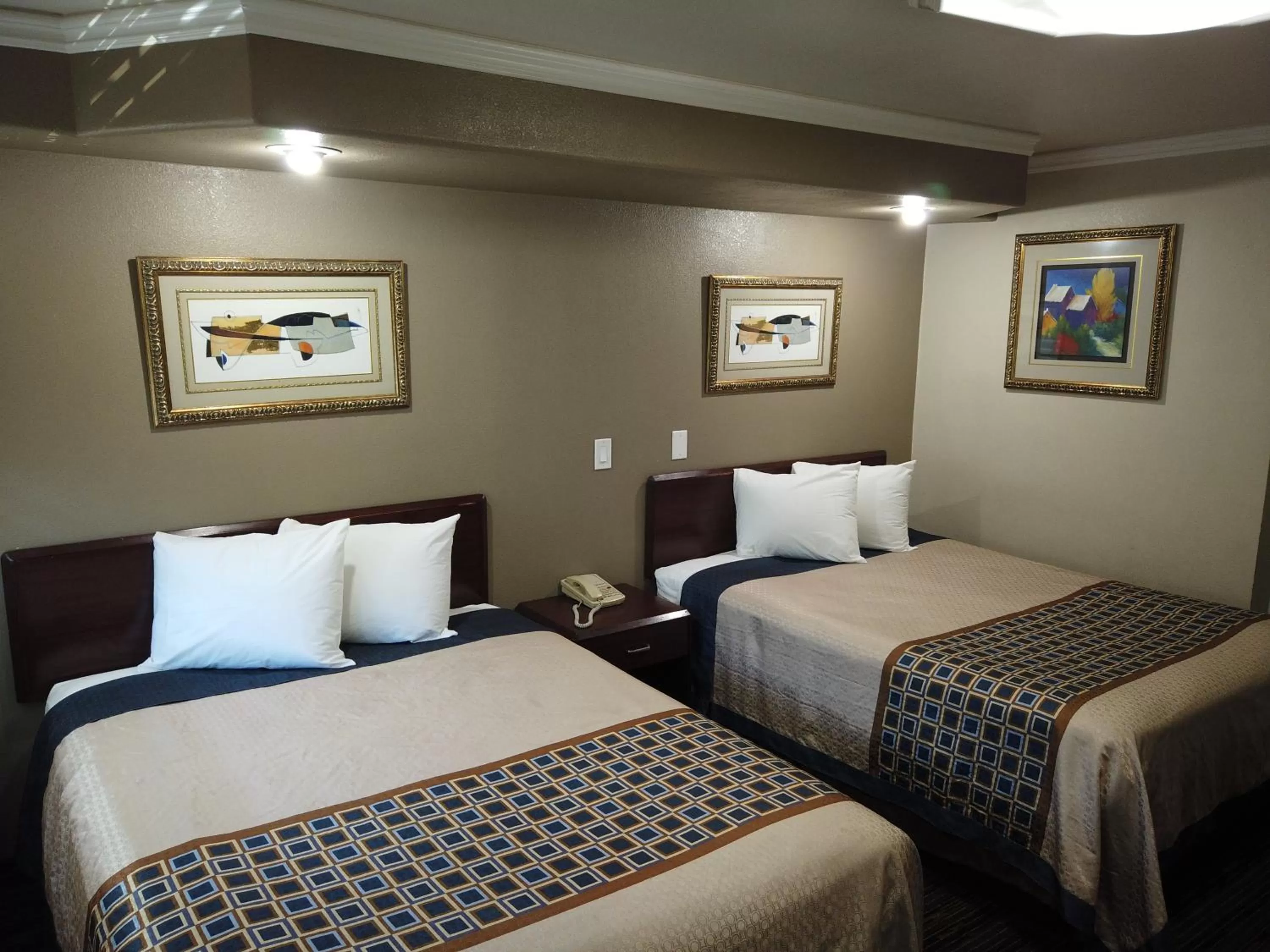 Deluxe Queen Room with Two Queen Beds in Little Boy Blue Motel