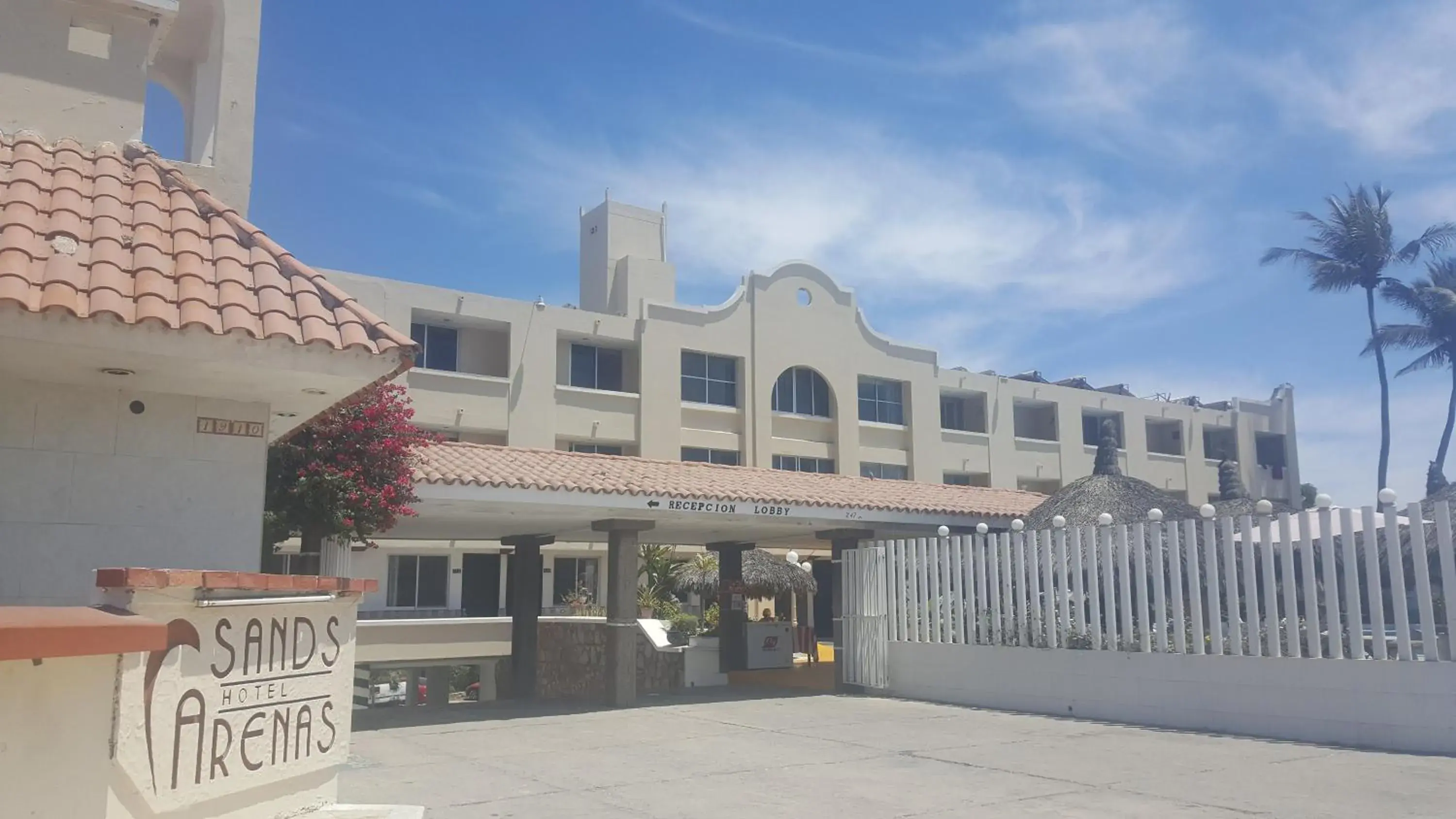 Facade/entrance, Property Building in Hotel Sands Arenas