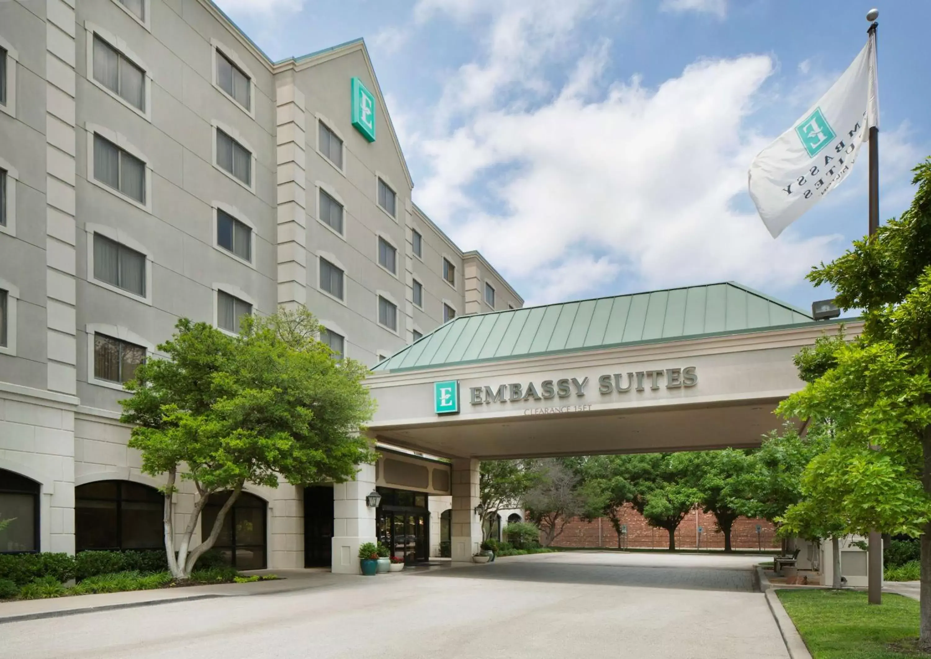 Property Building in Embassy Suites by Hilton Dallas Near the Galleria