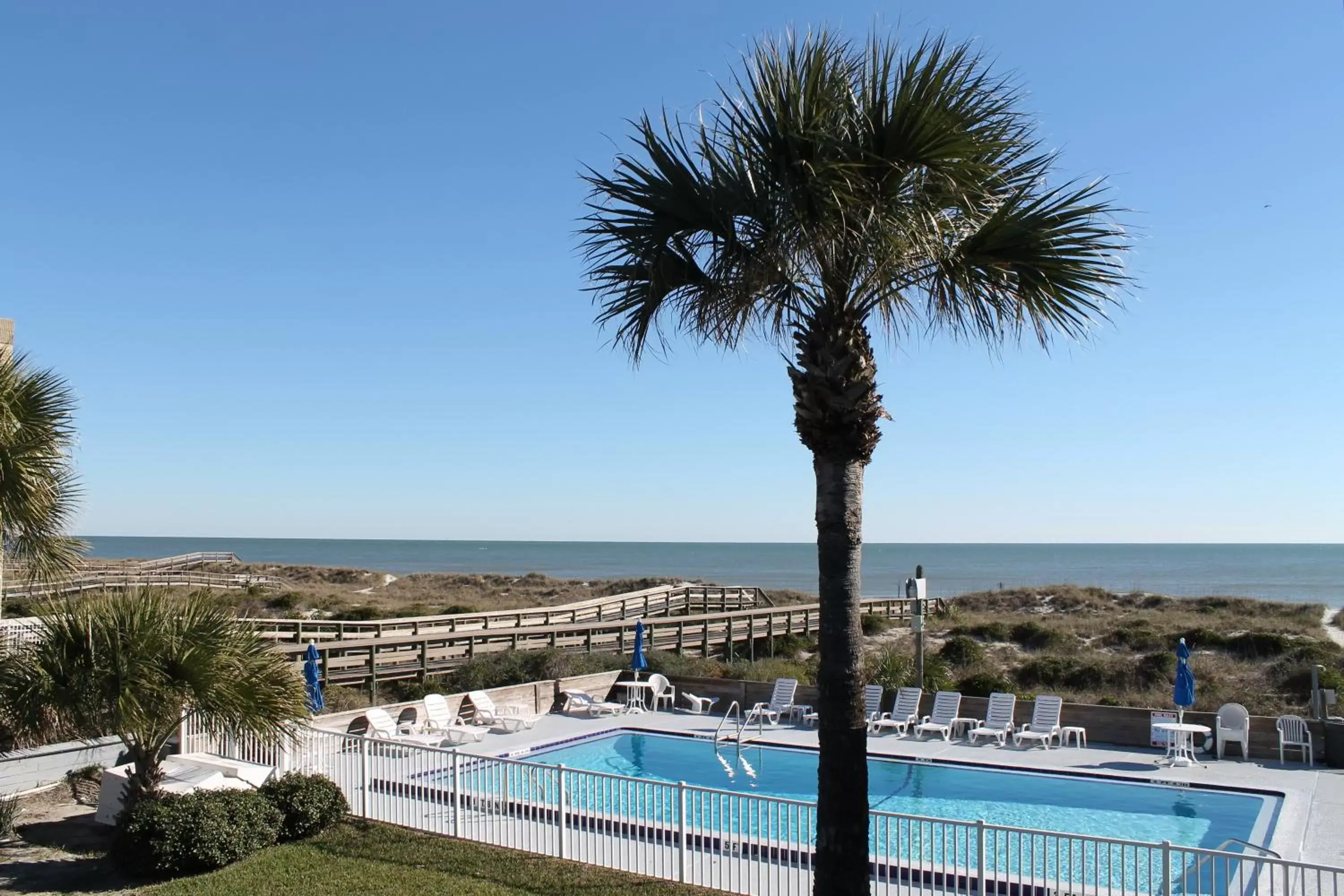 Balcony/Terrace, Pool View in Beachside Motel - Amelia Island