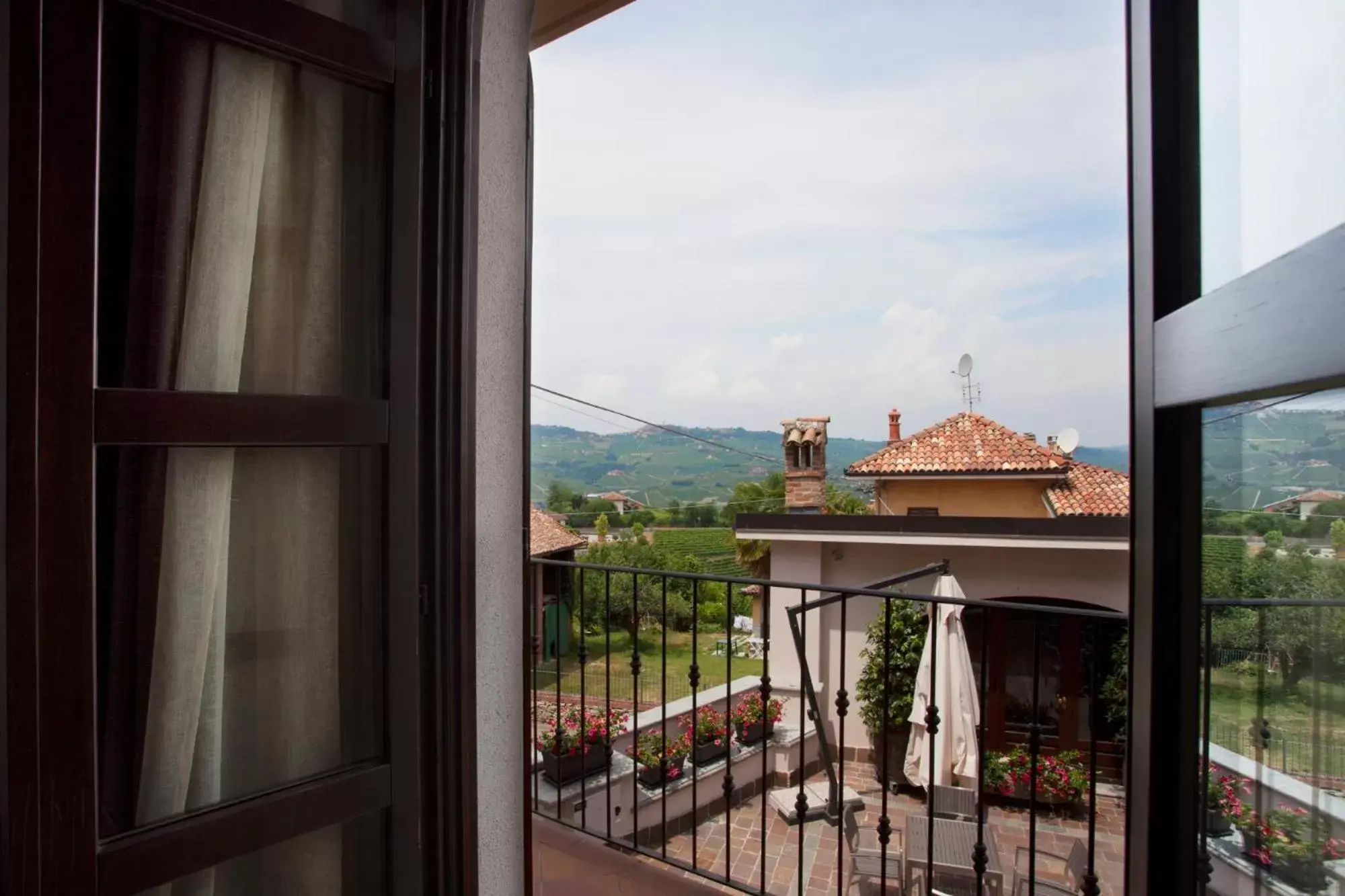 View (from property/room) in Le Torri - Castiglione Falletto