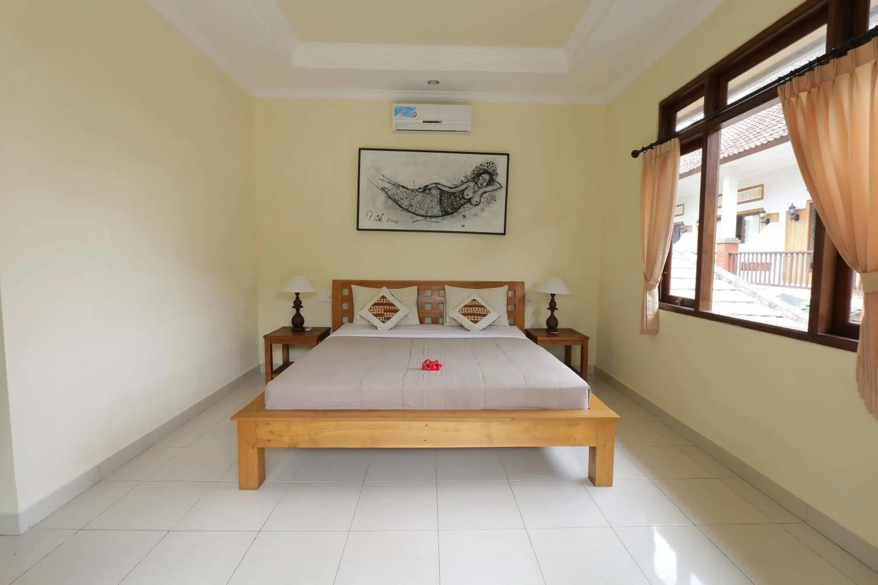 Photo of the whole room, Bed in Frangipani Bungalow