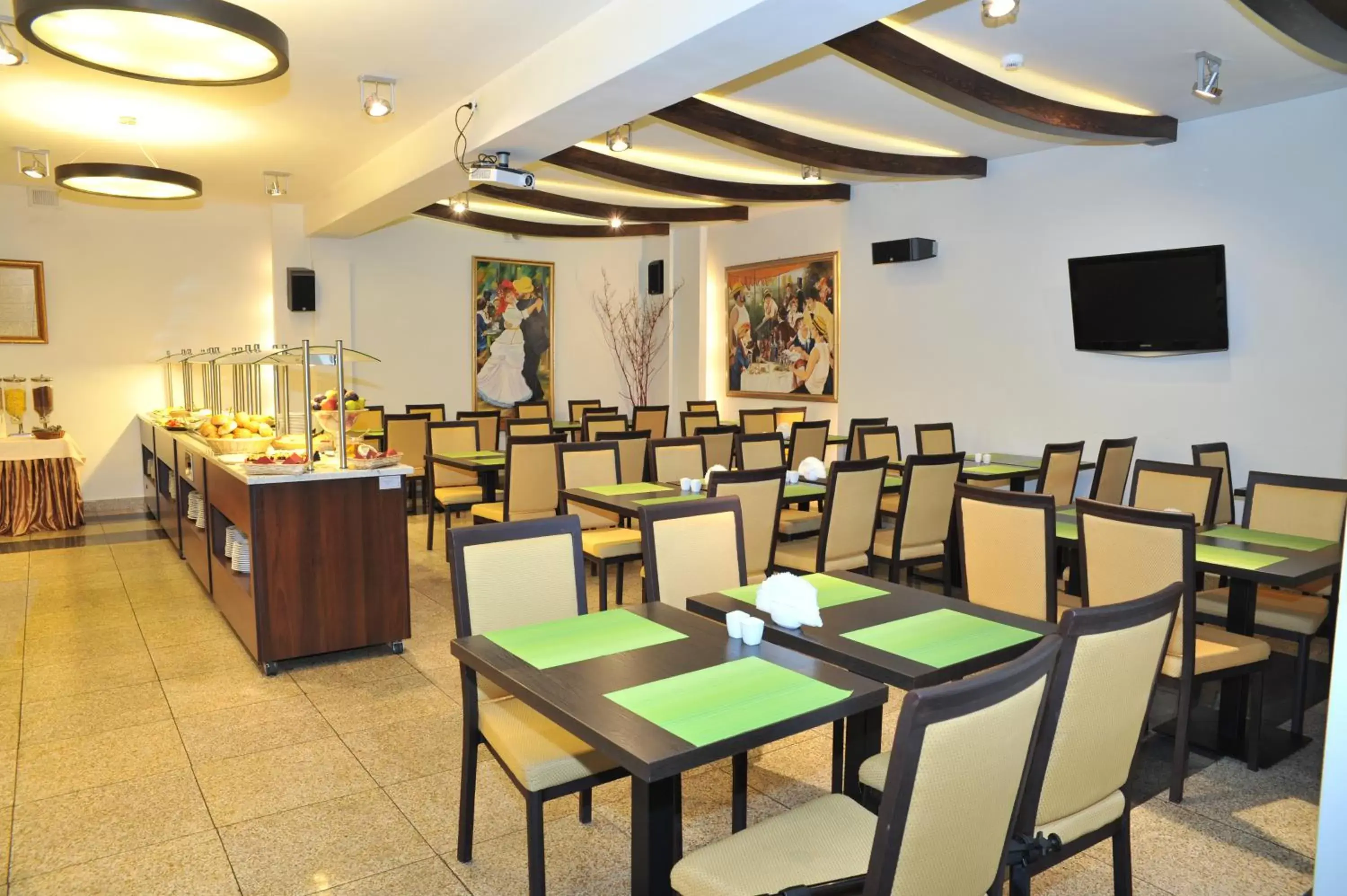 Restaurant/Places to Eat in Hotel Atol