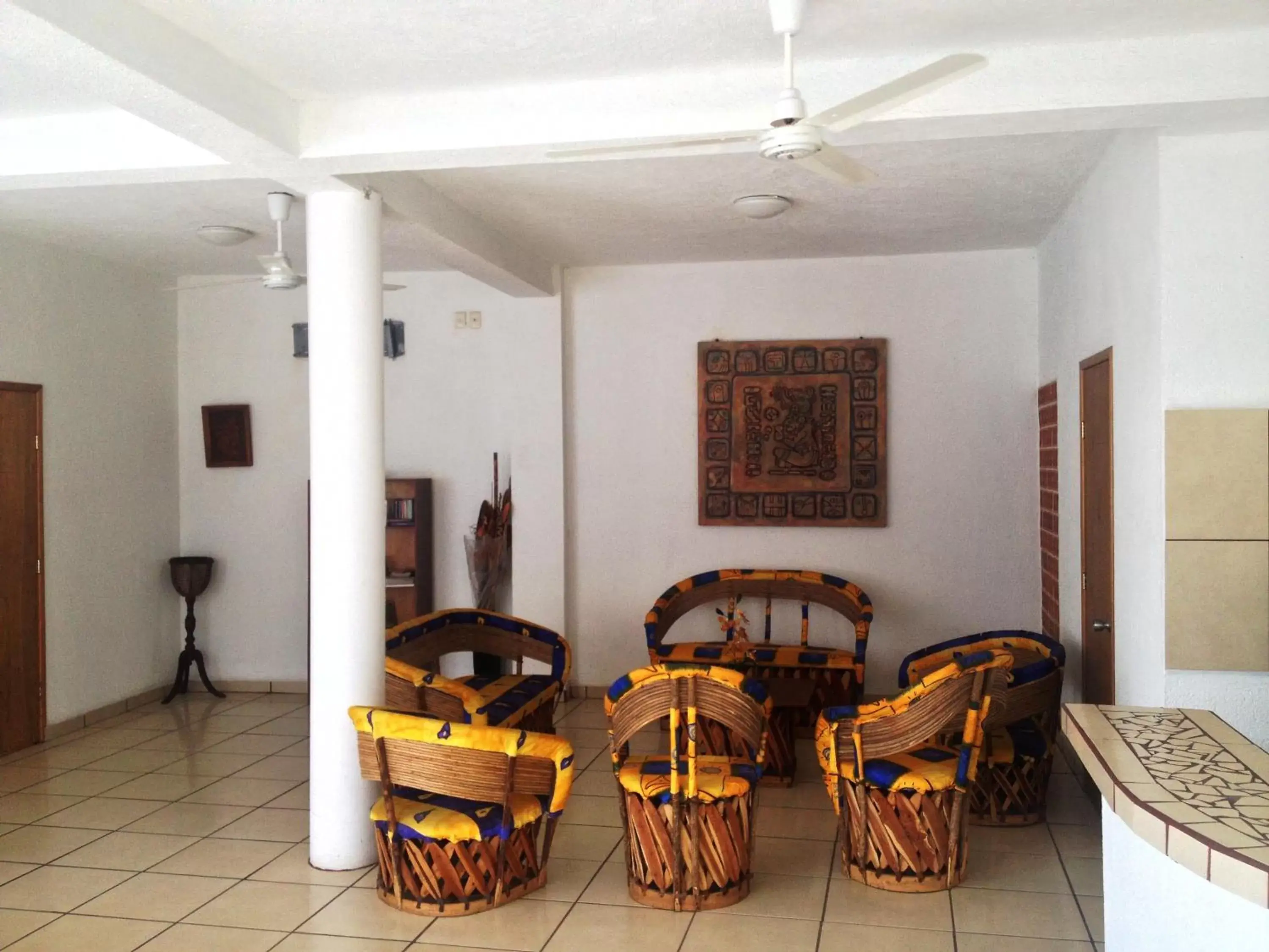 Lounge or bar, Dining Area in Hotel Sarabi