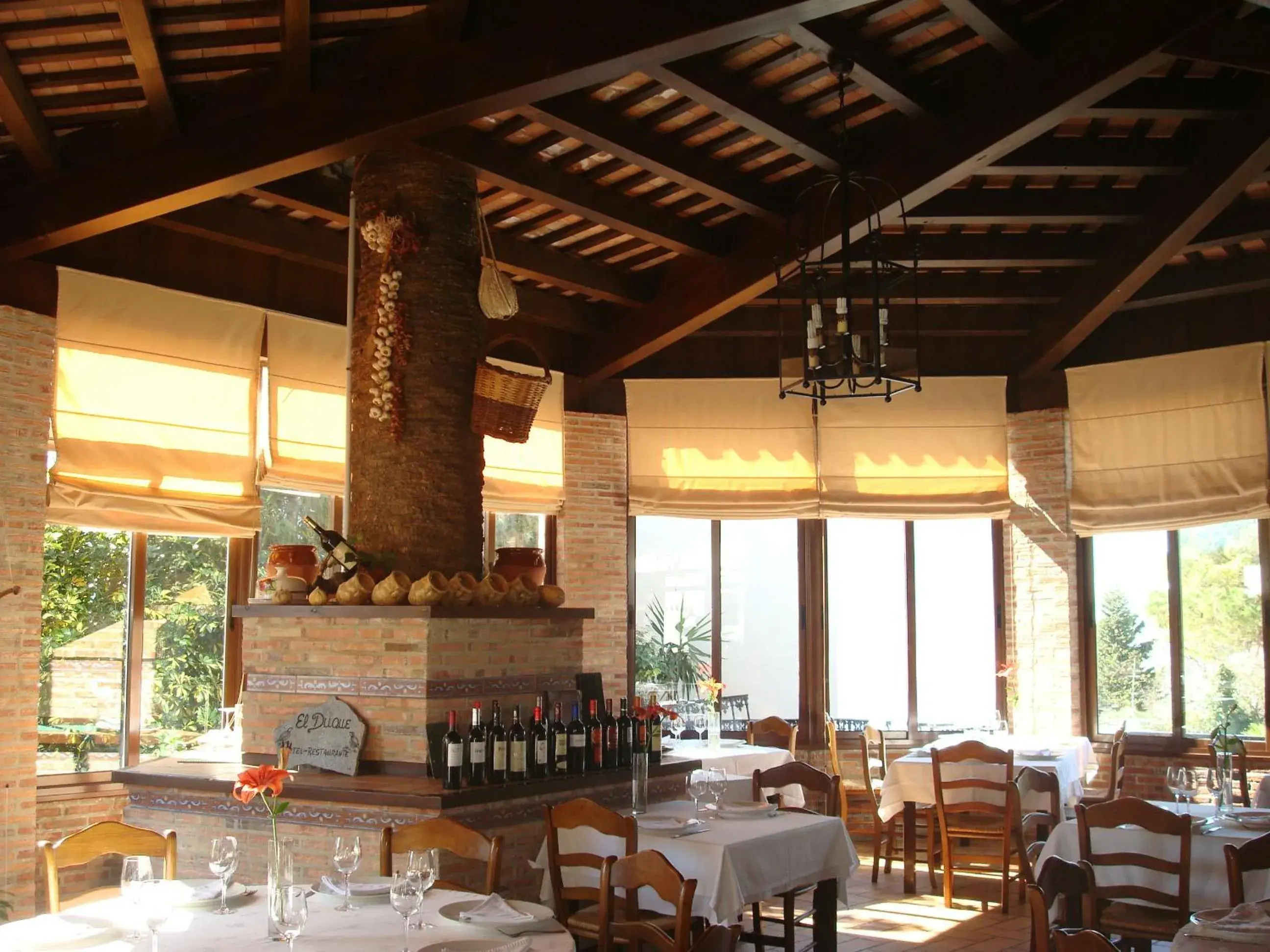 Restaurant/Places to Eat in Hotel restaurante El Duque