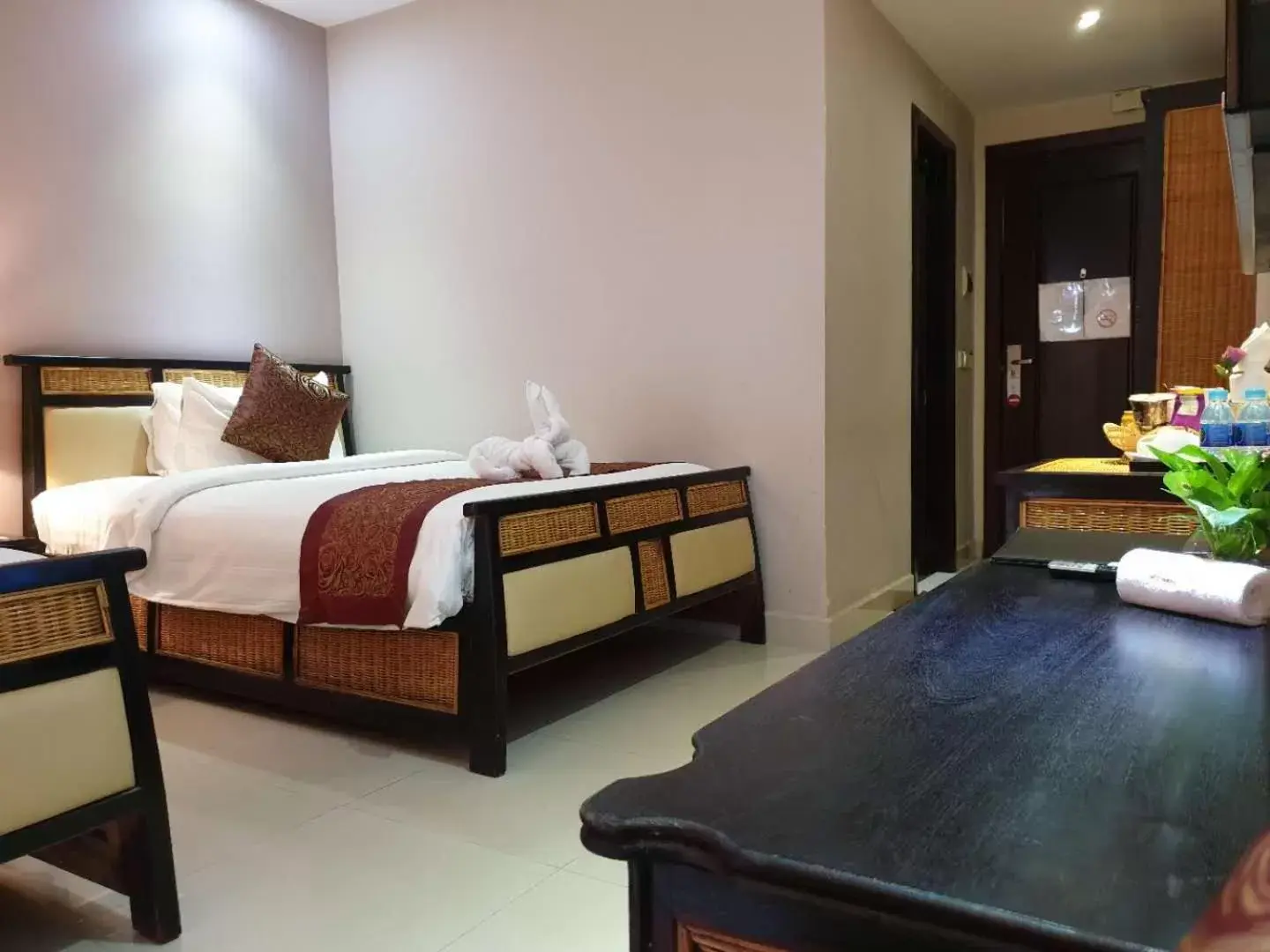 Photo of the whole room, Bed in Aristocrat Residence & Hotel