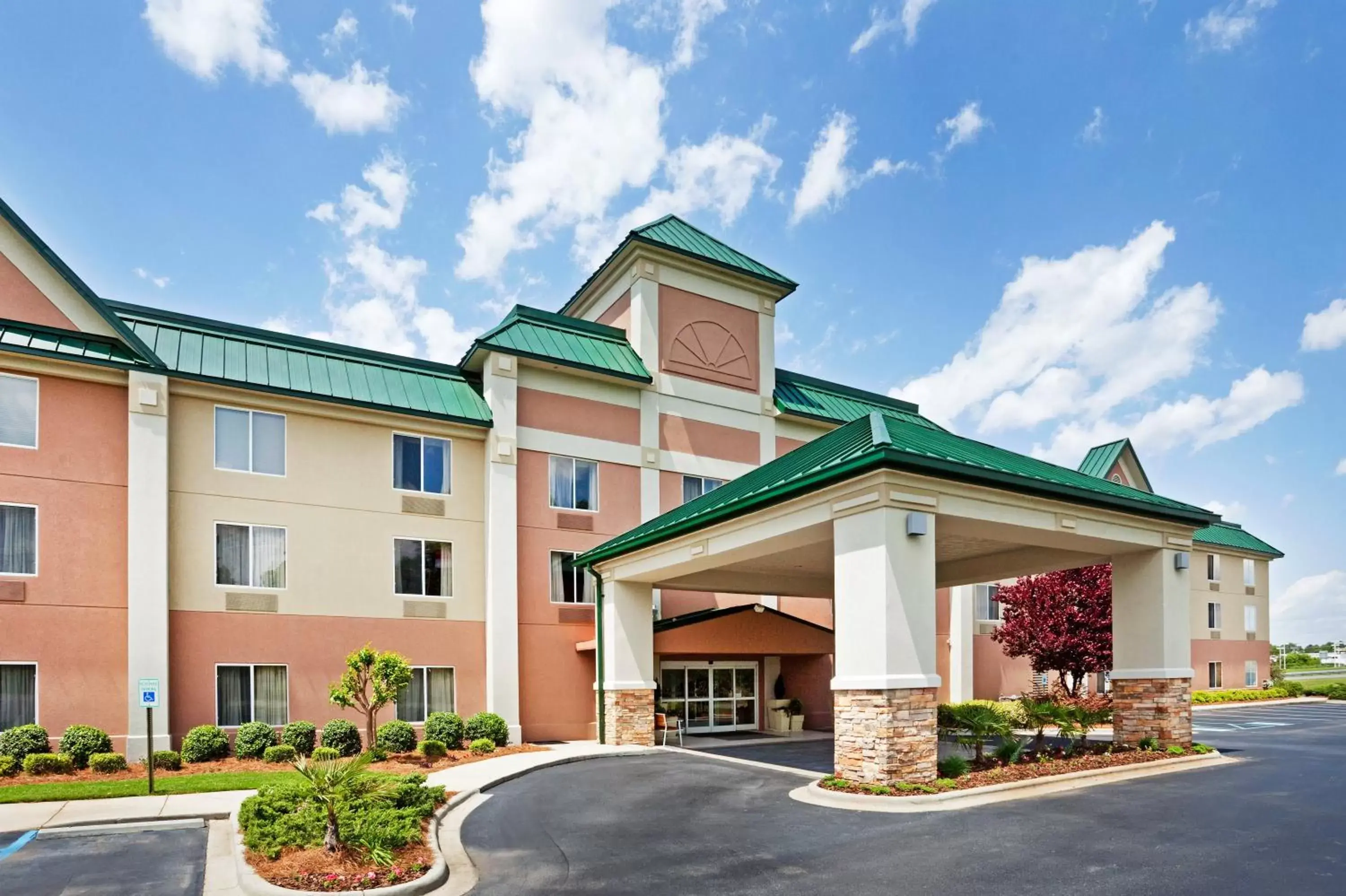 Property Building in Holiday Inn Express & Suites Kings Mountain - Shelby Area, an IHG Hotel