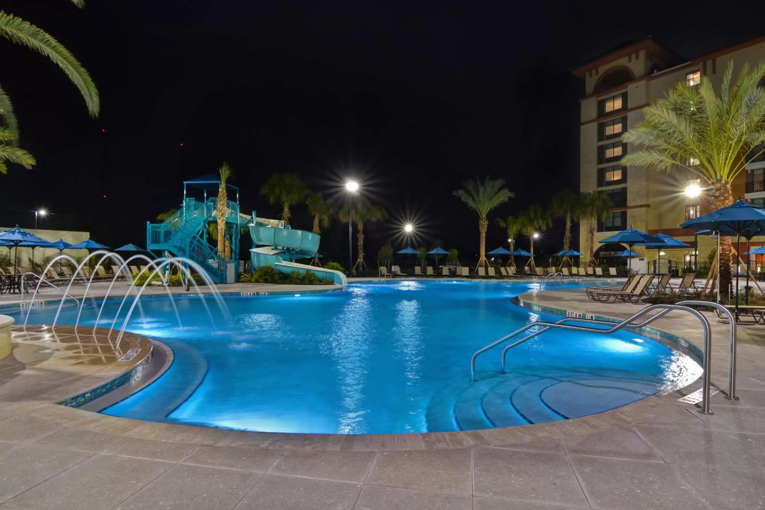Property building, Swimming Pool in Home2 Suites By Hilton Orlando Flamingo Crossings, FL