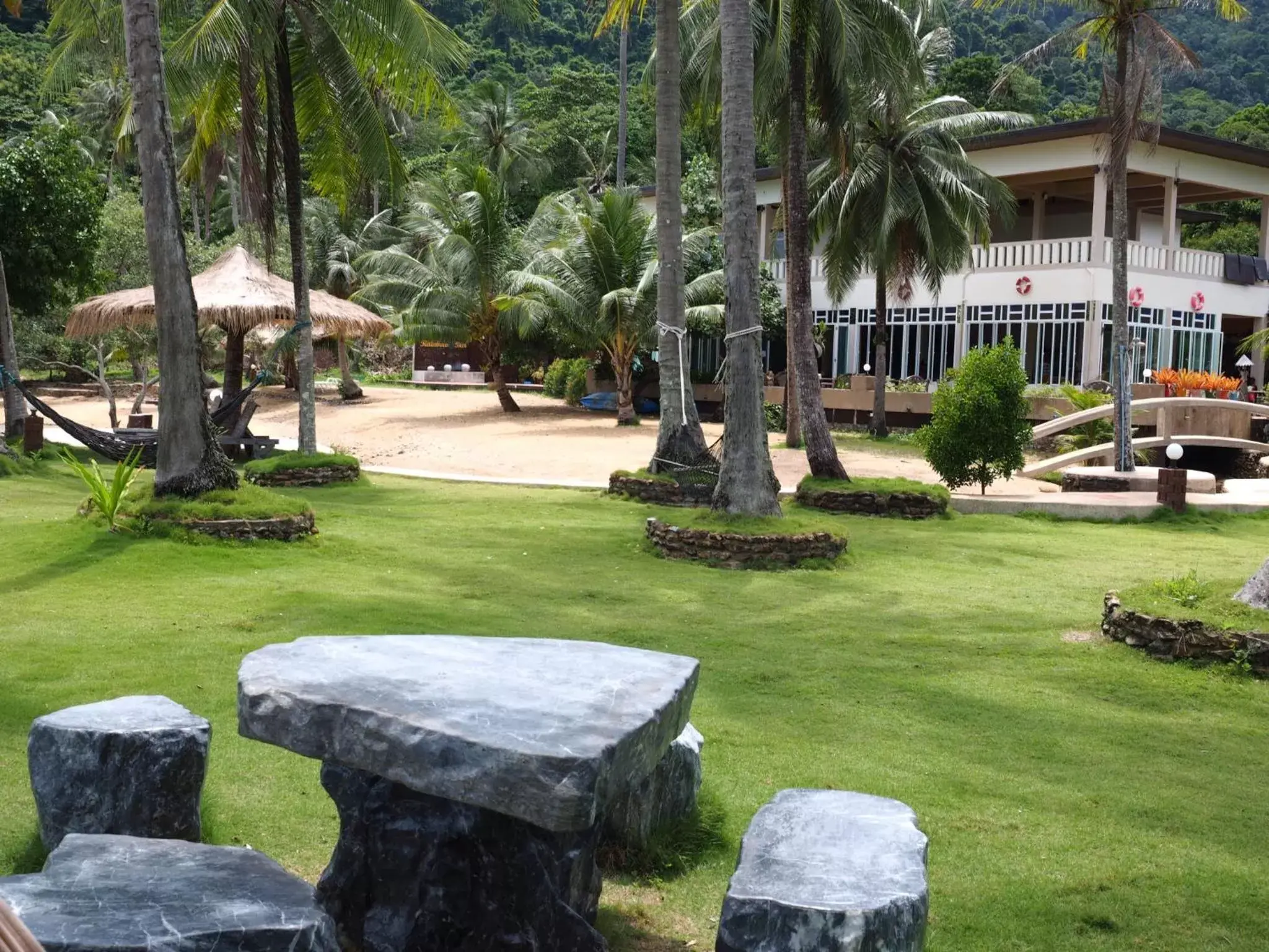 Restaurant/places to eat, Garden in Koh Chang Bailan Beach Resort