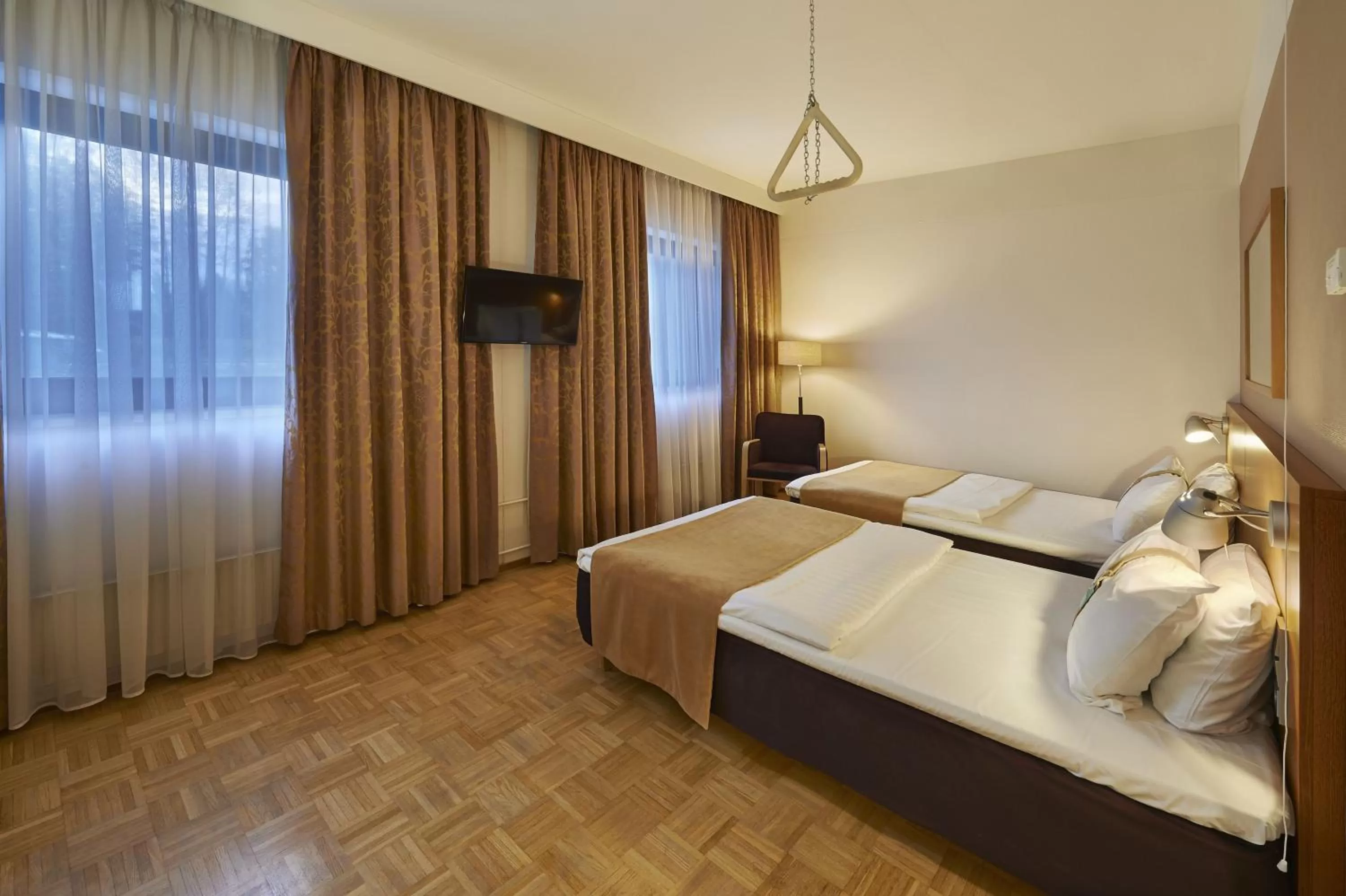 Photo of the whole room, Bed in Holiday Inn Helsinki-Vantaa Airport by IHG