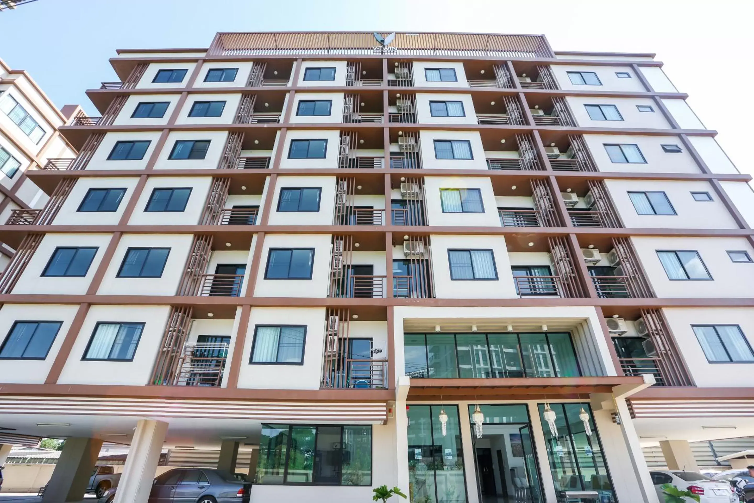 Facade/entrance in V-twin Donjan Service Apartment Facade/entrance in V-twin Donjan Service Apartment