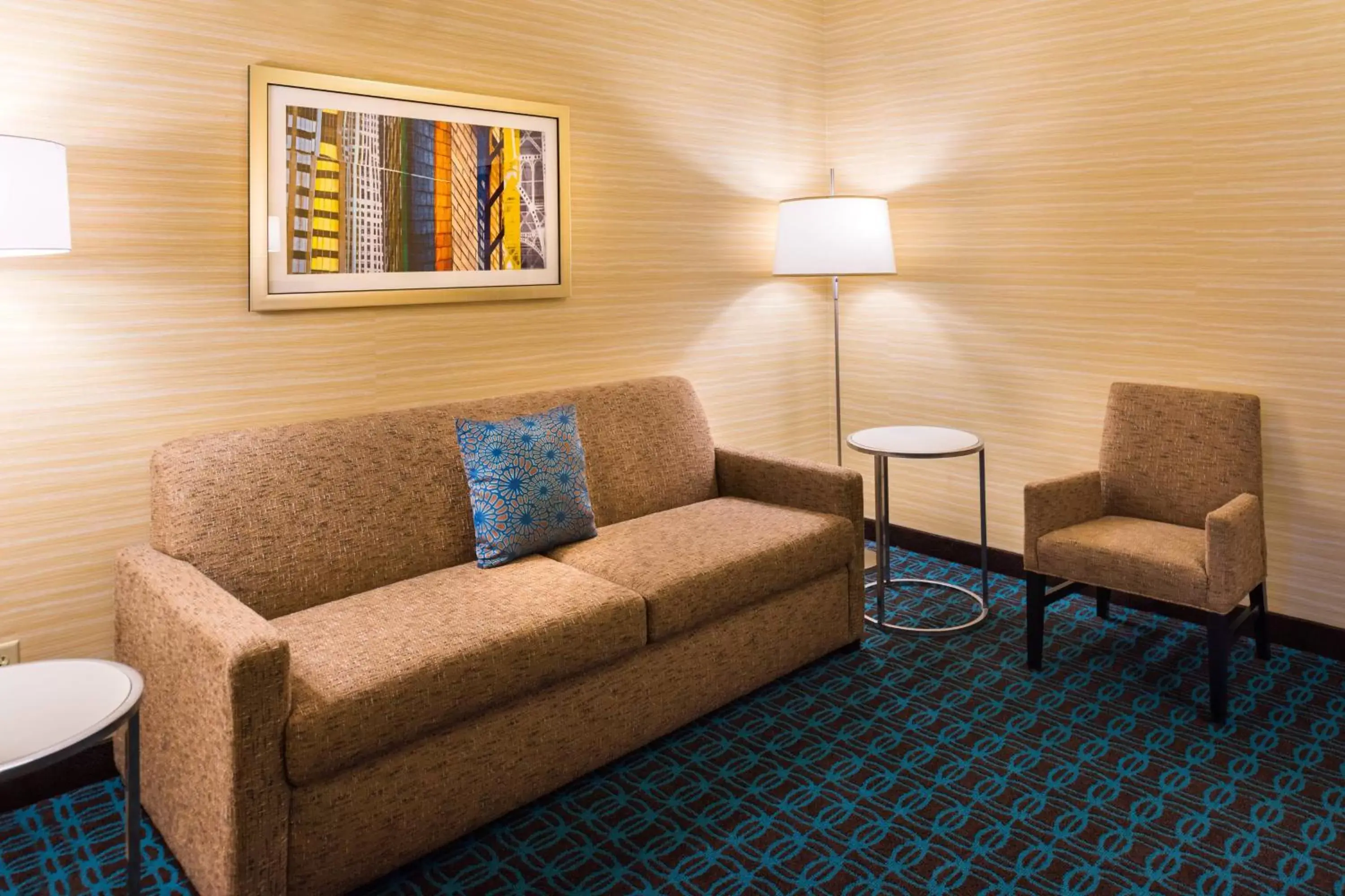 Living room, Seating Area in Fairfield Inn & Suites by Marriott Olean