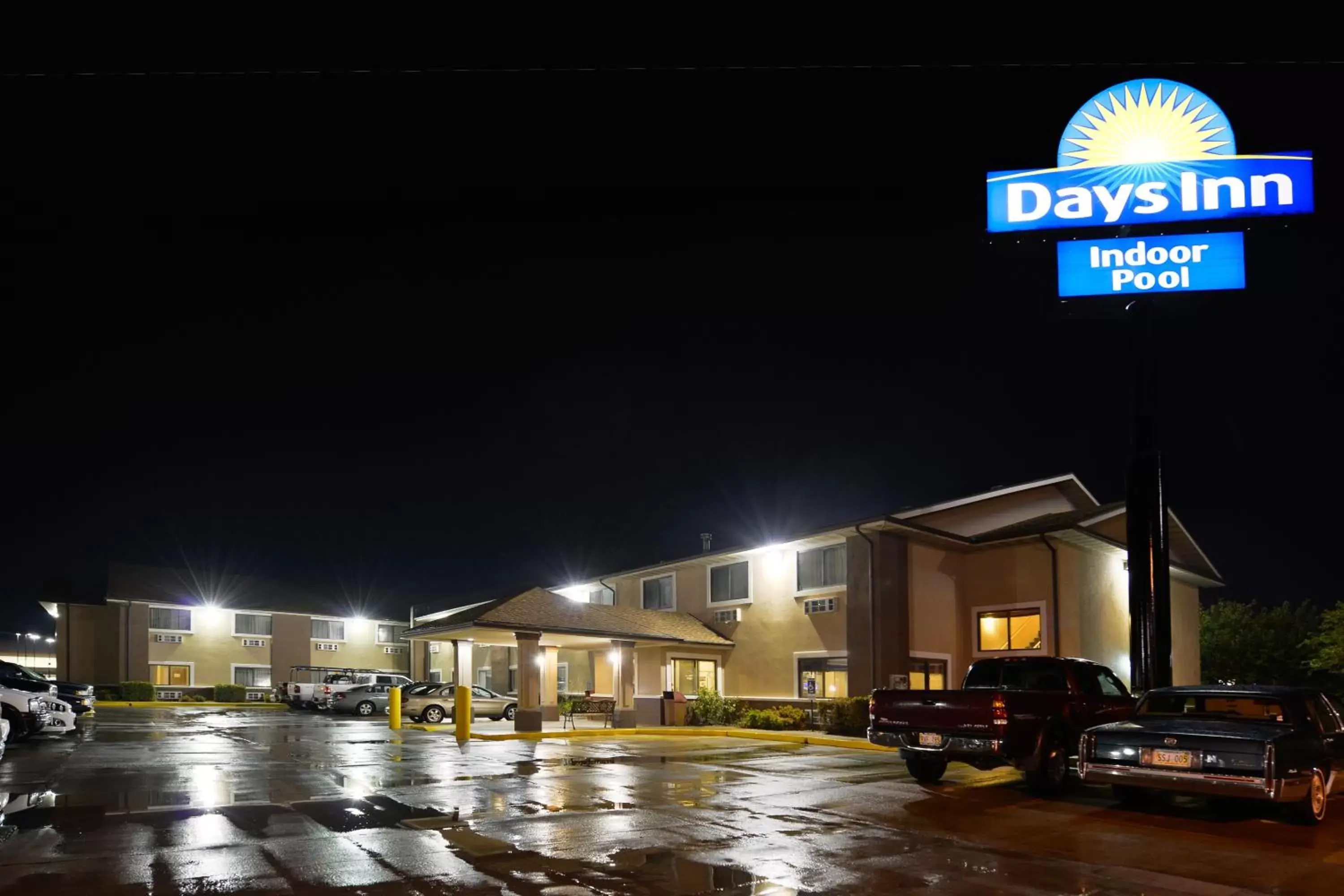 Facade/entrance, Property Building in Days Inn by Wyndham Topeka