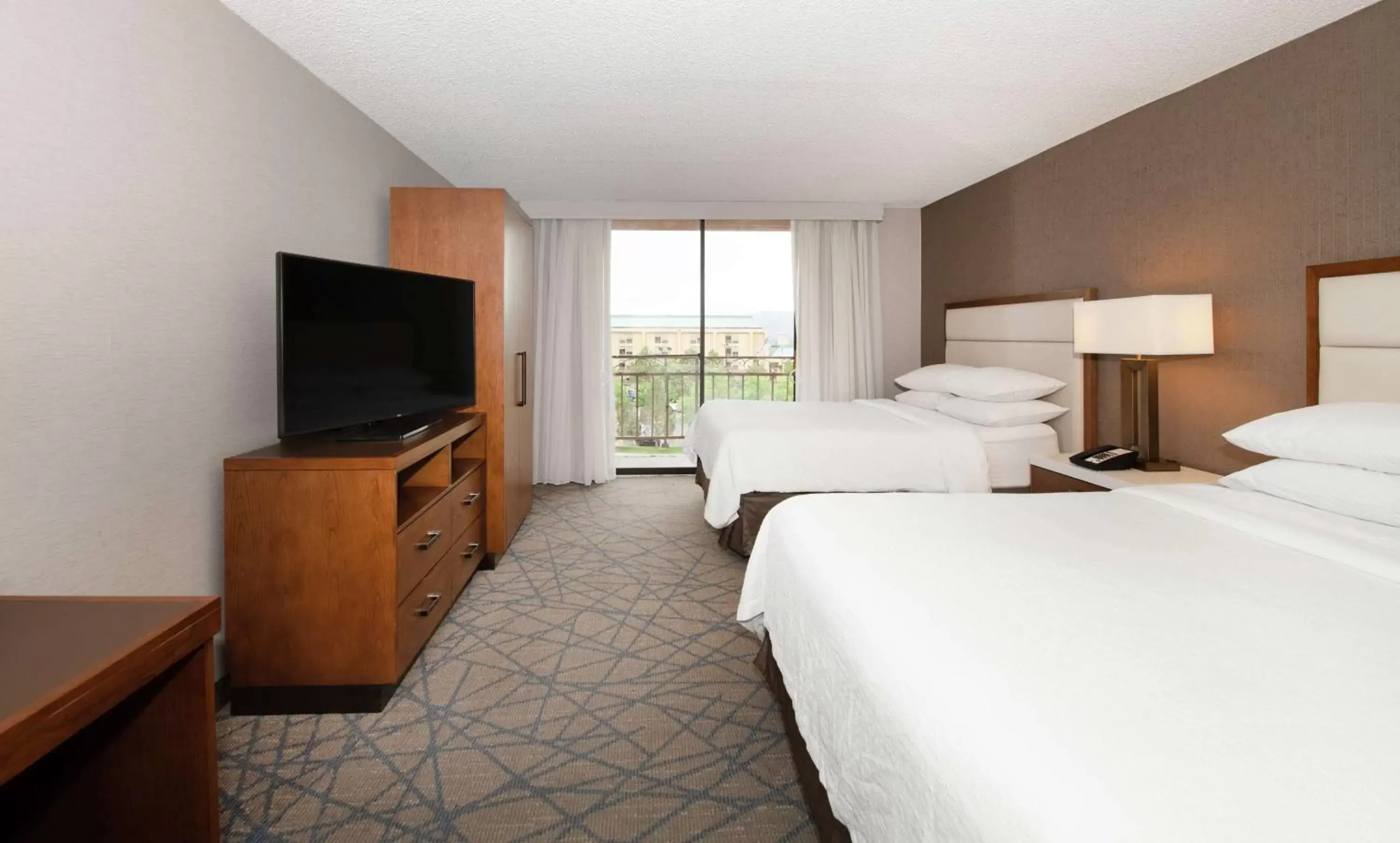 Bedroom, TV/Entertainment Center in Embassy Suites by Hilton Colorado Springs
