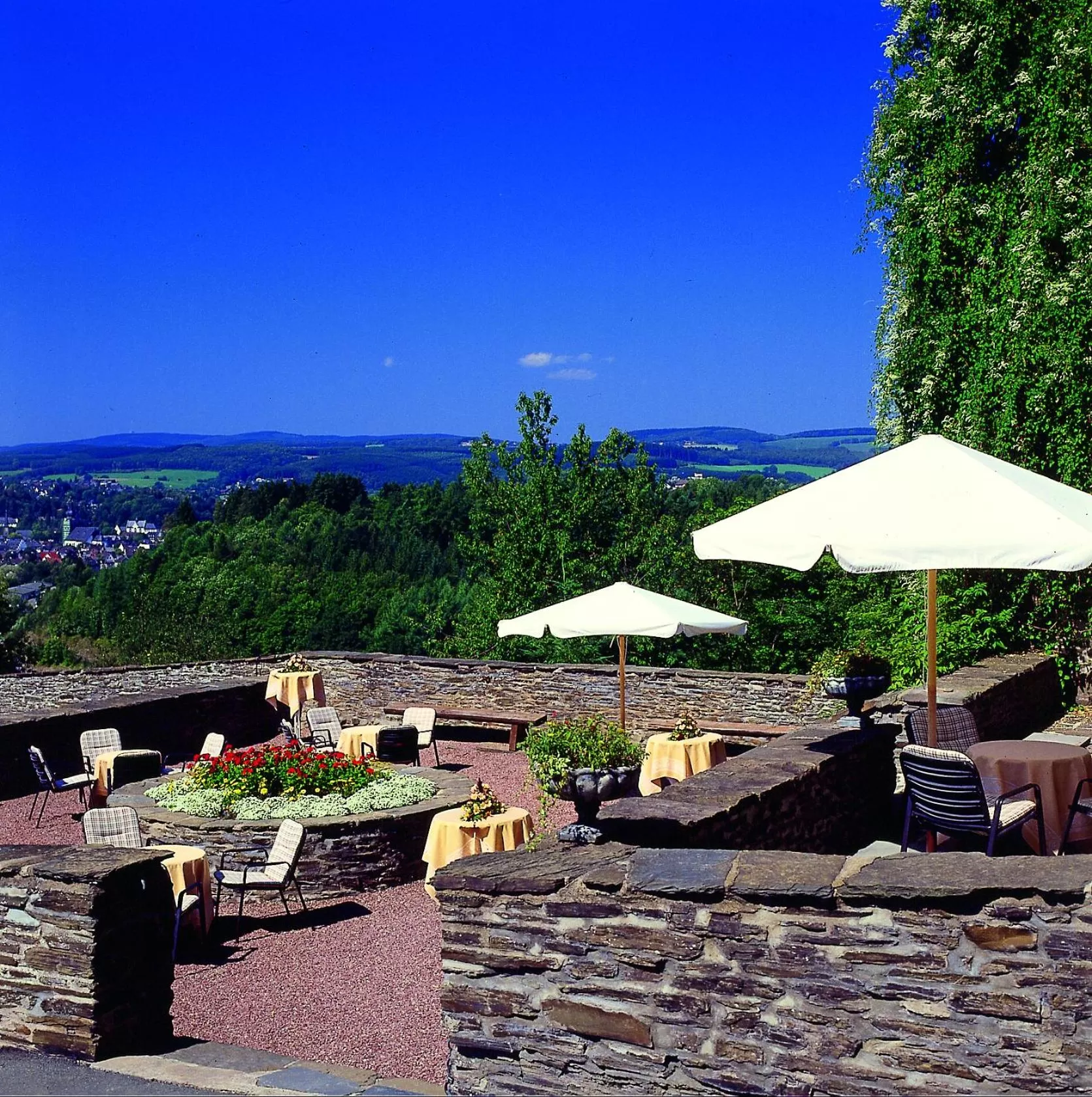 Patio in Hotel und Restaurant Burg Schnellenberg