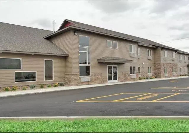 Property Building in Canby Inn and Suites