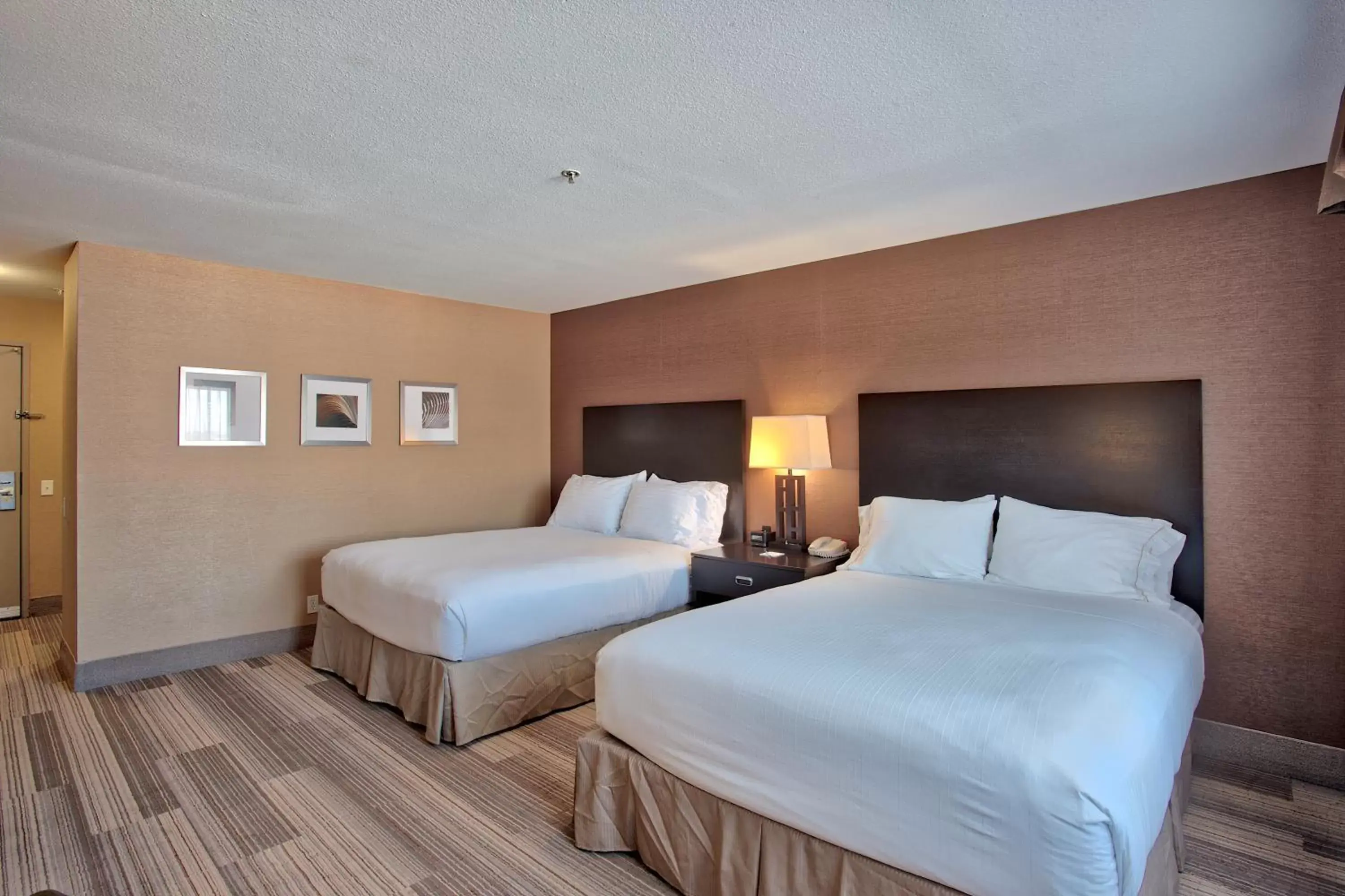 Shower, Bed in Holiday Inn Express Costa Mesa, an IHG Hotel