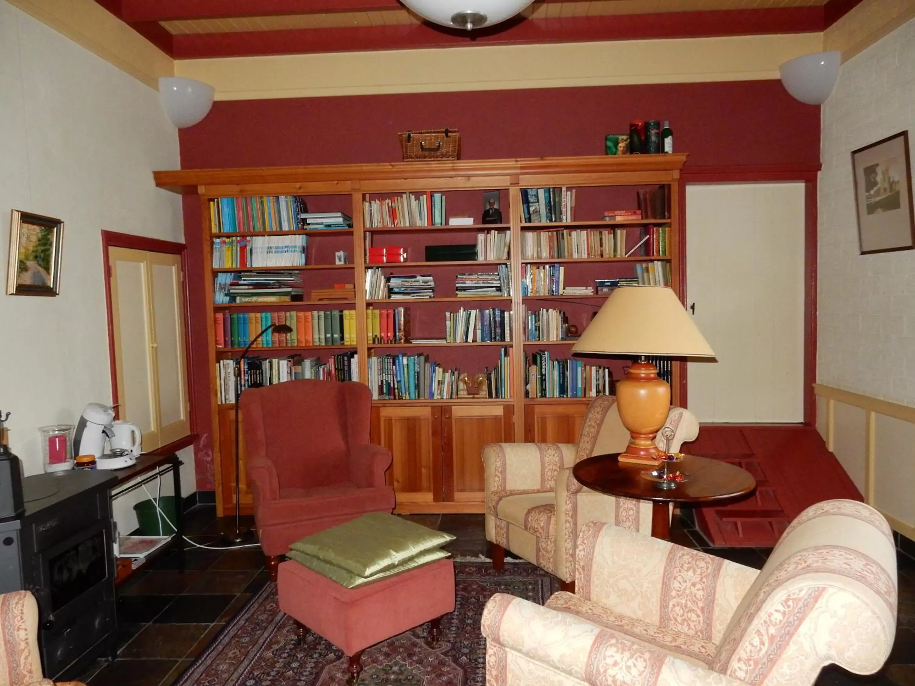 Library in B&B 't Hekkert