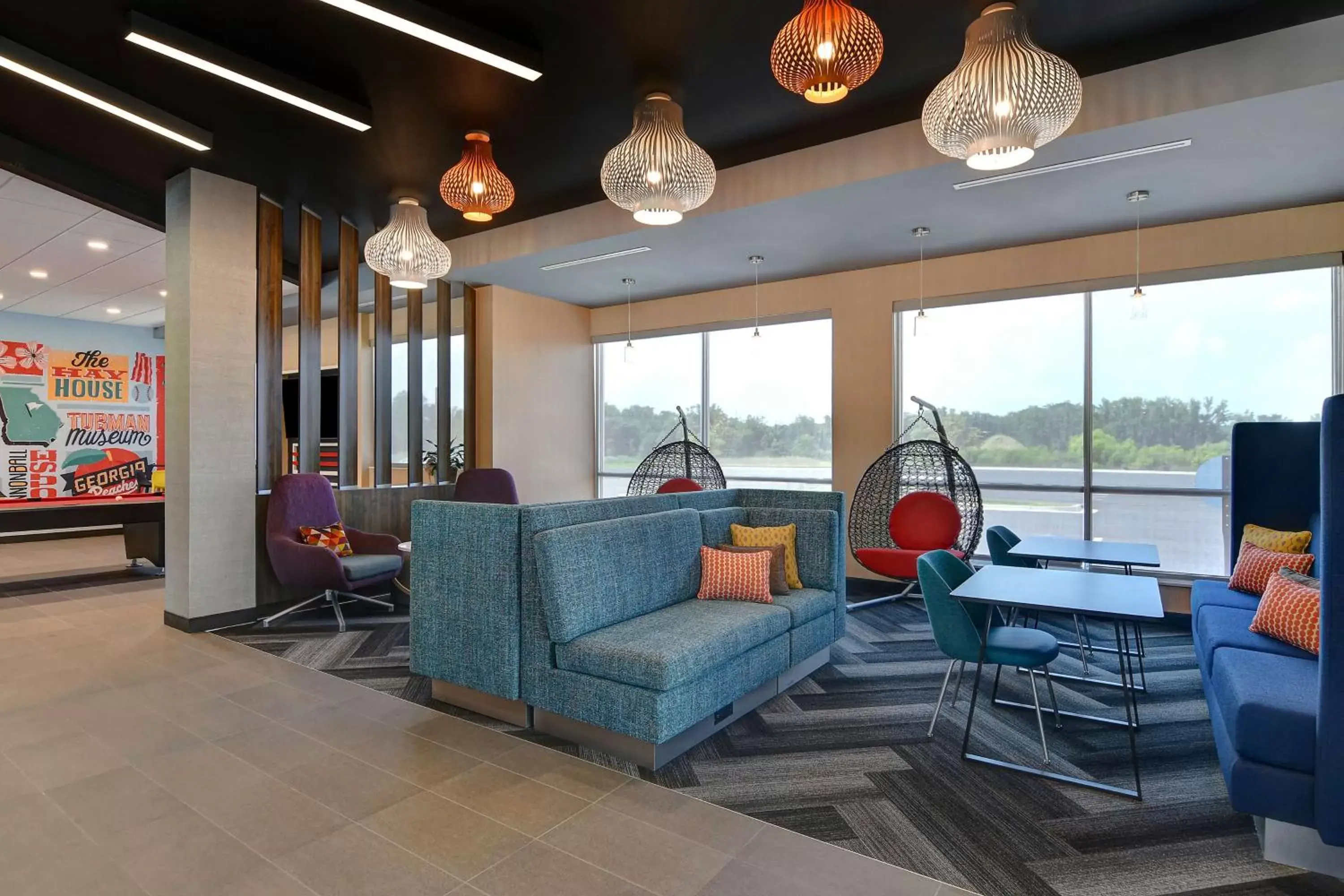 Lobby or reception, Seating Area in Tru By Hilton Macon North, Ga