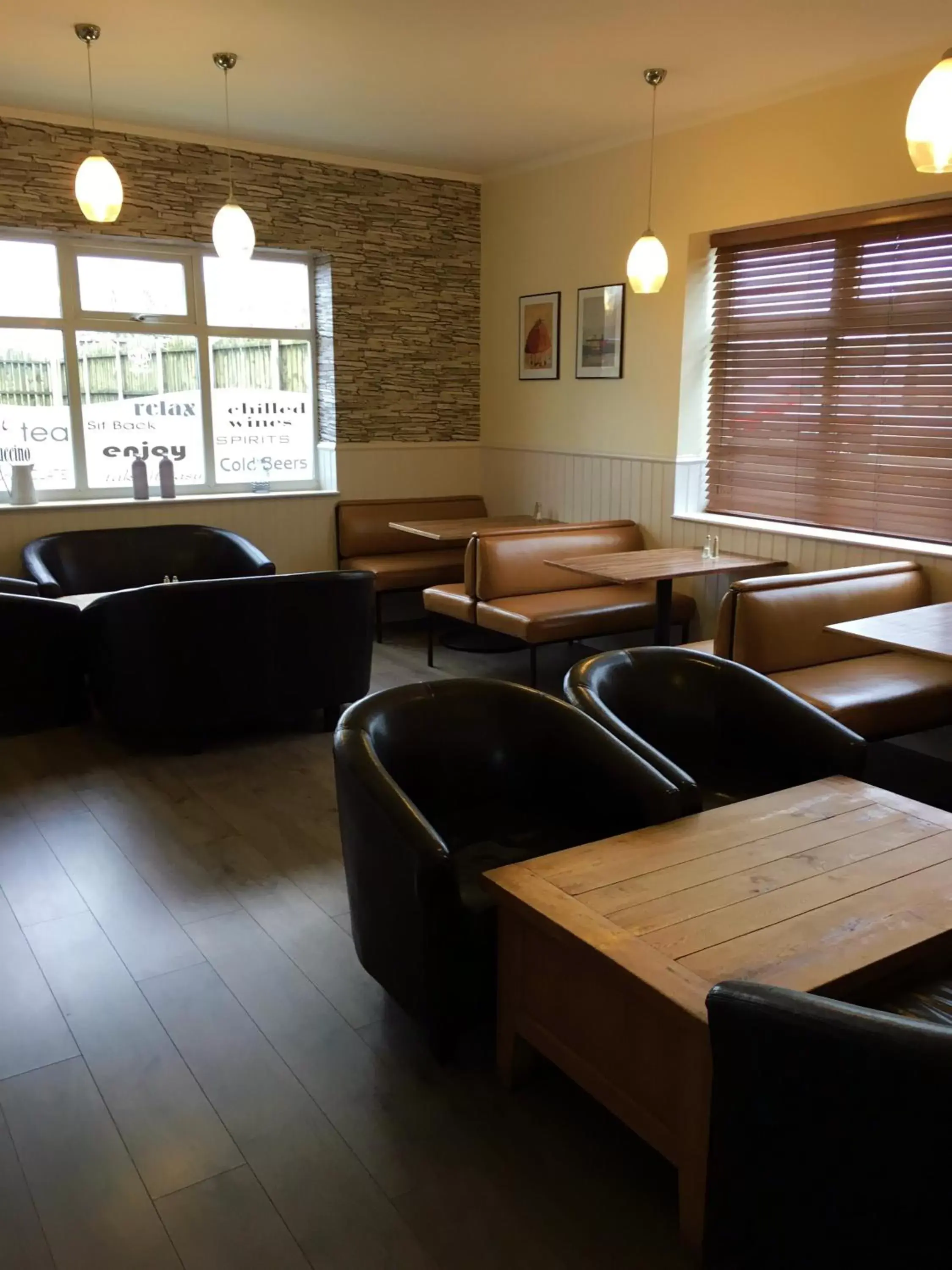 Lounge or bar, Seating Area in Redbeck Motel