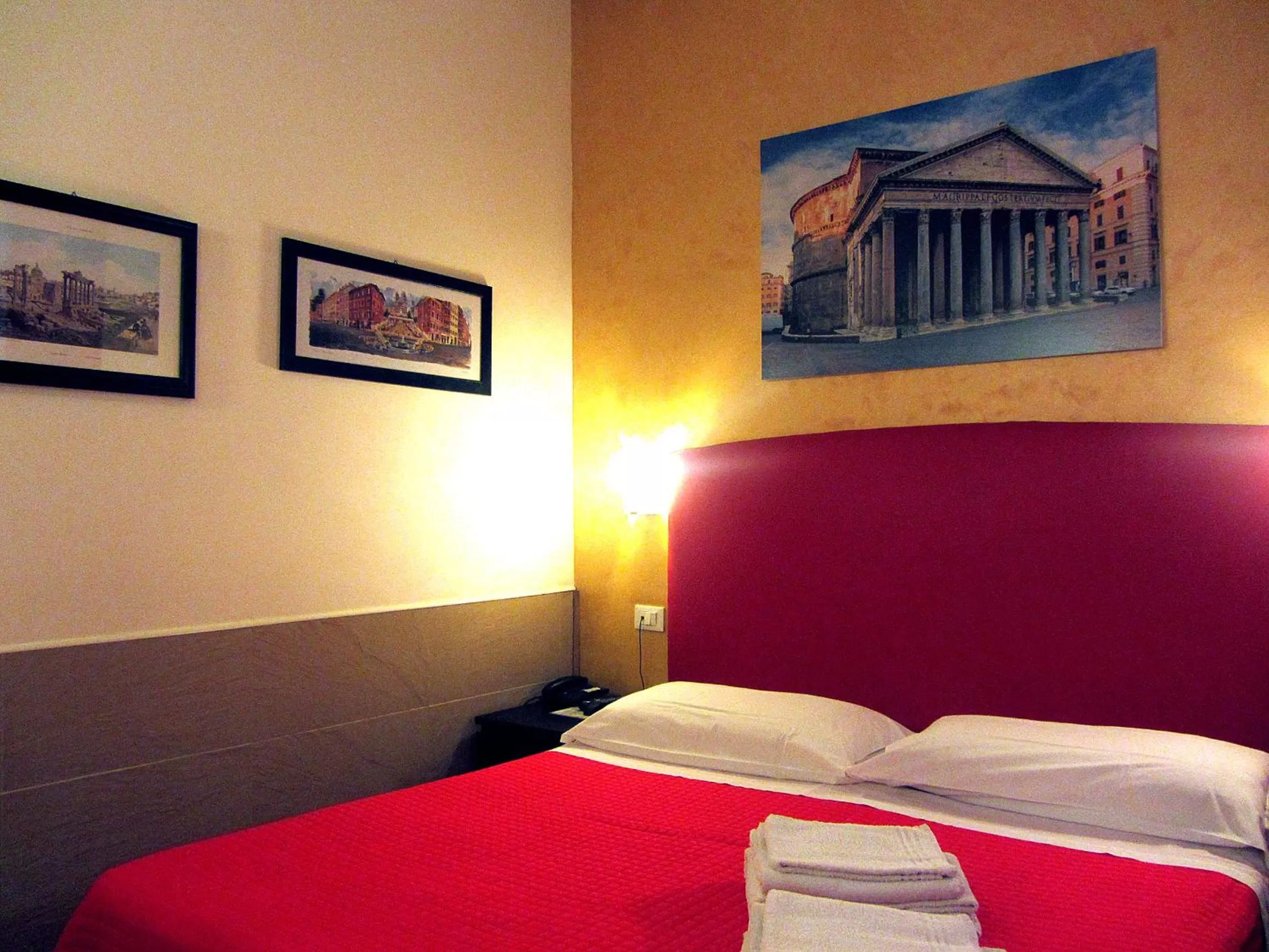 Photo of the whole room, Bed in San Peter Rome B&B