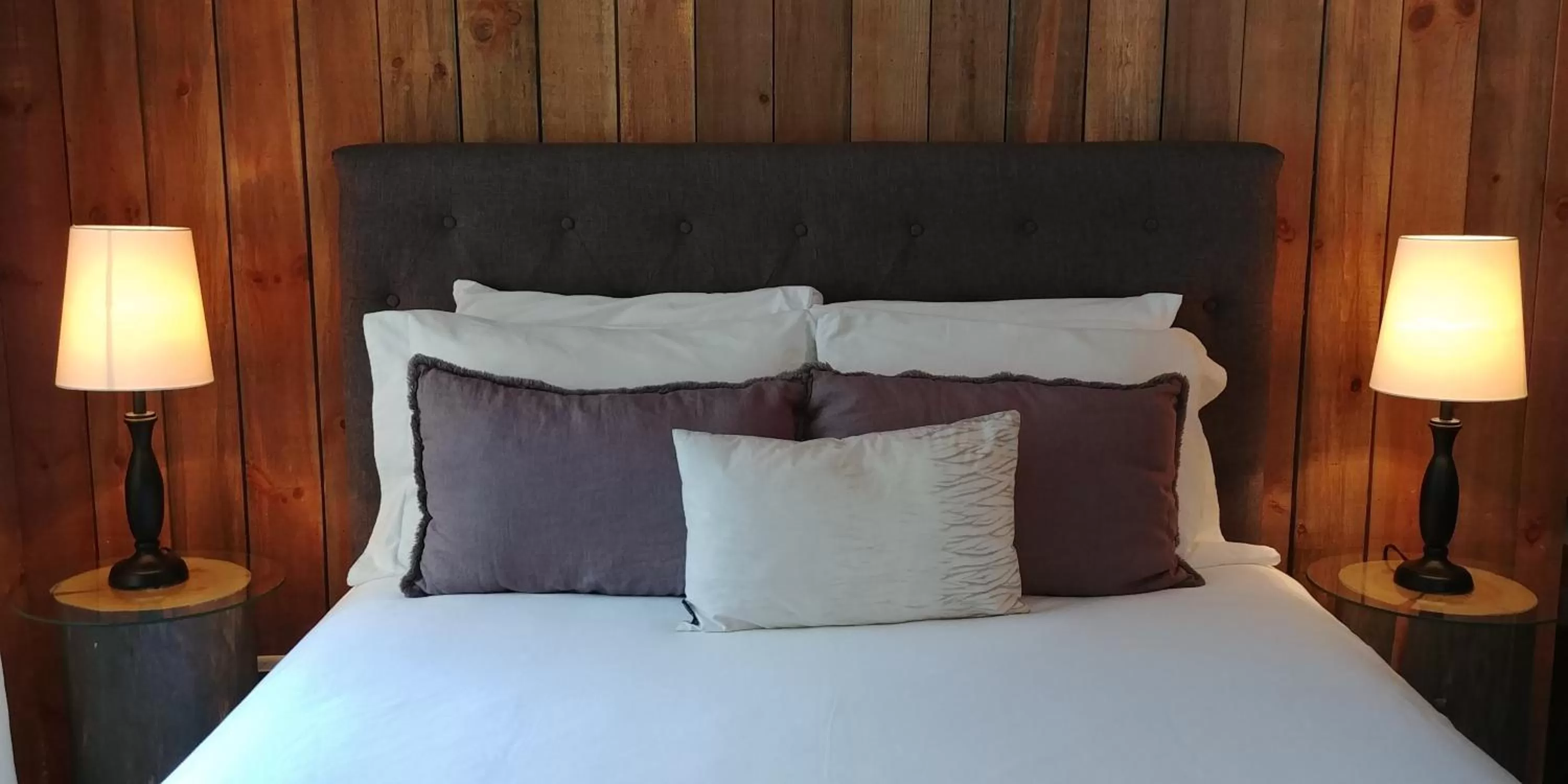 Decorative detail, Bed in Auberge le Cosy