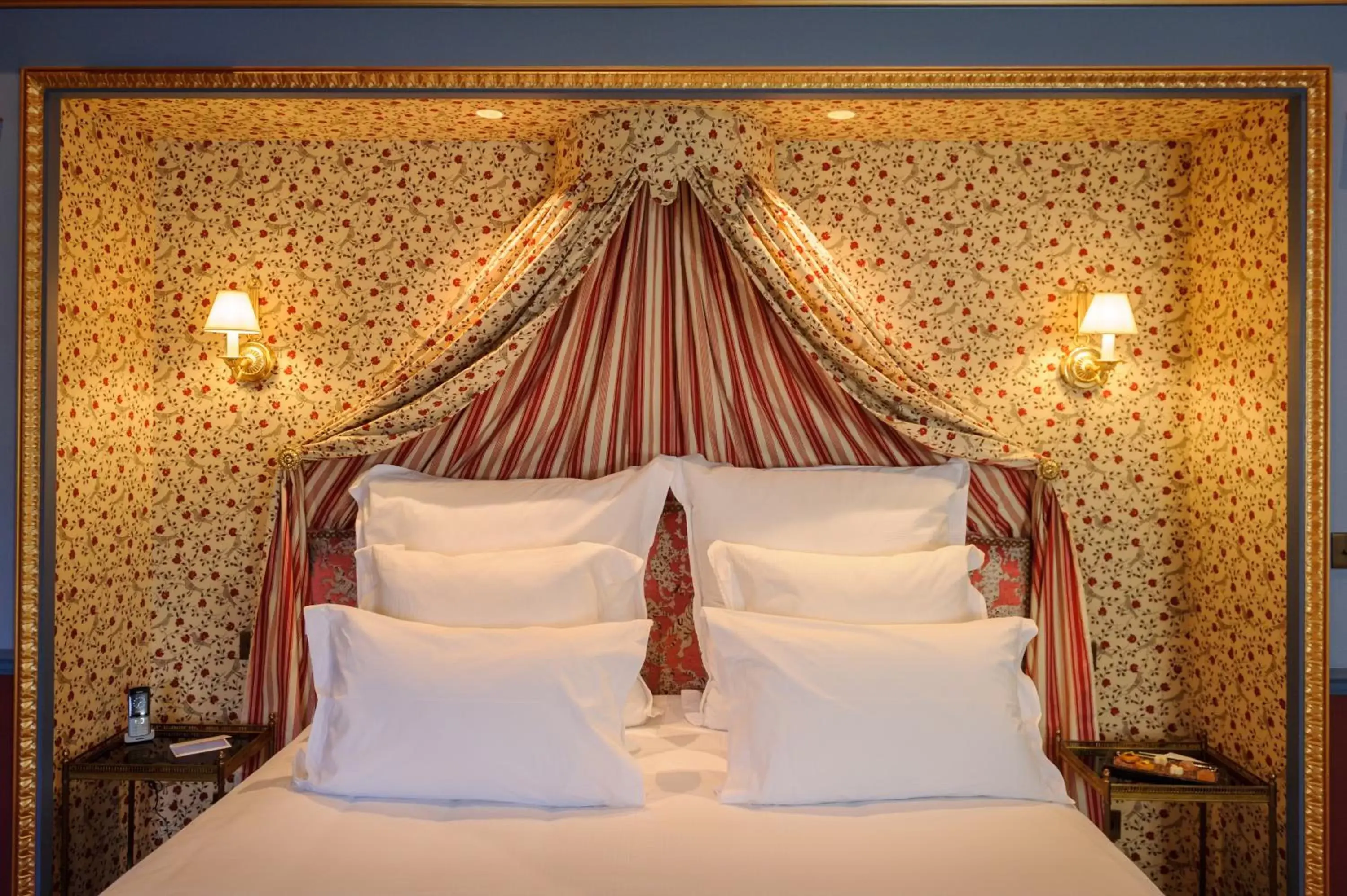 Bedroom, Bed in Château de Courcelles