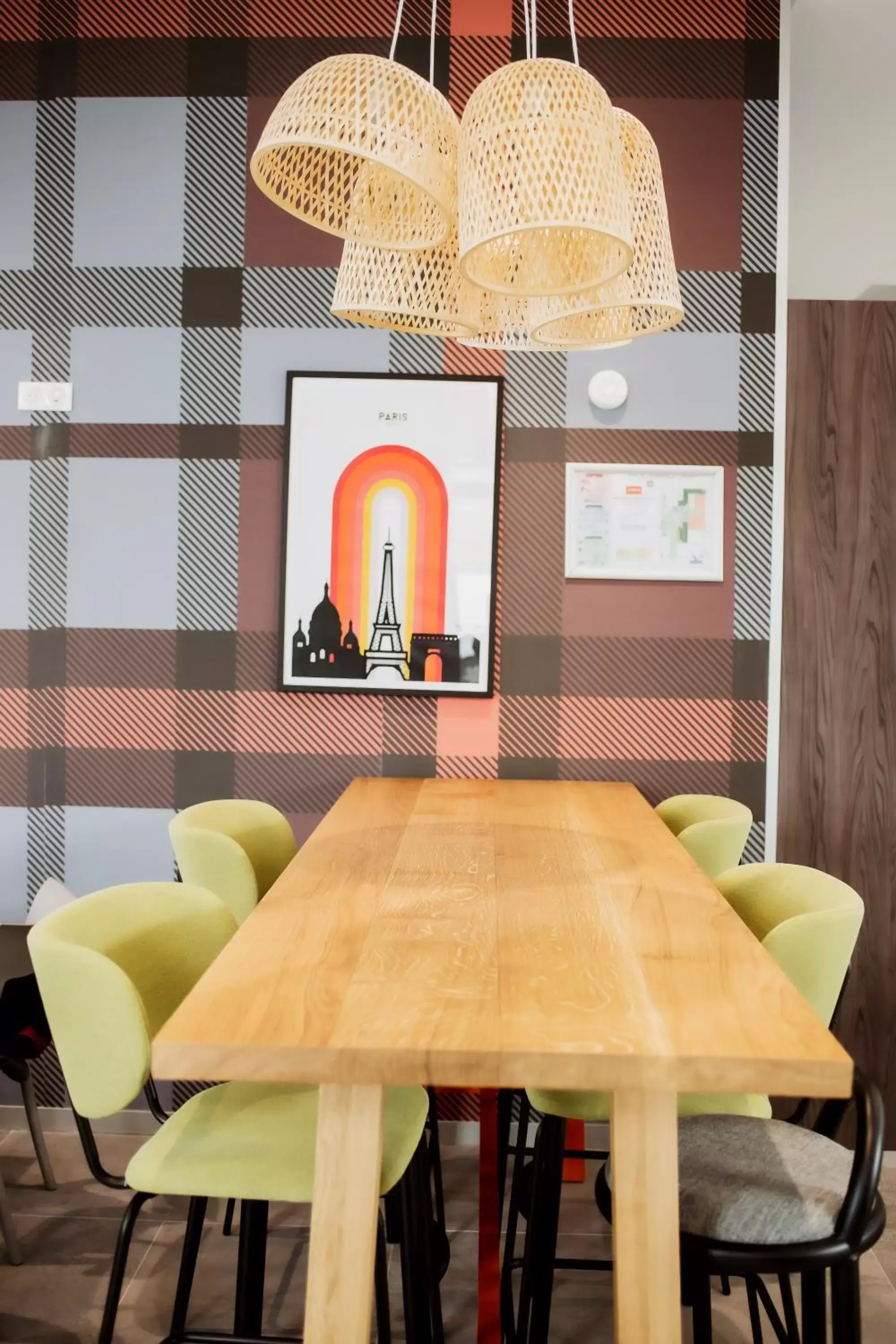 Seating area in easyHotel Paris Nord Aubervilliers