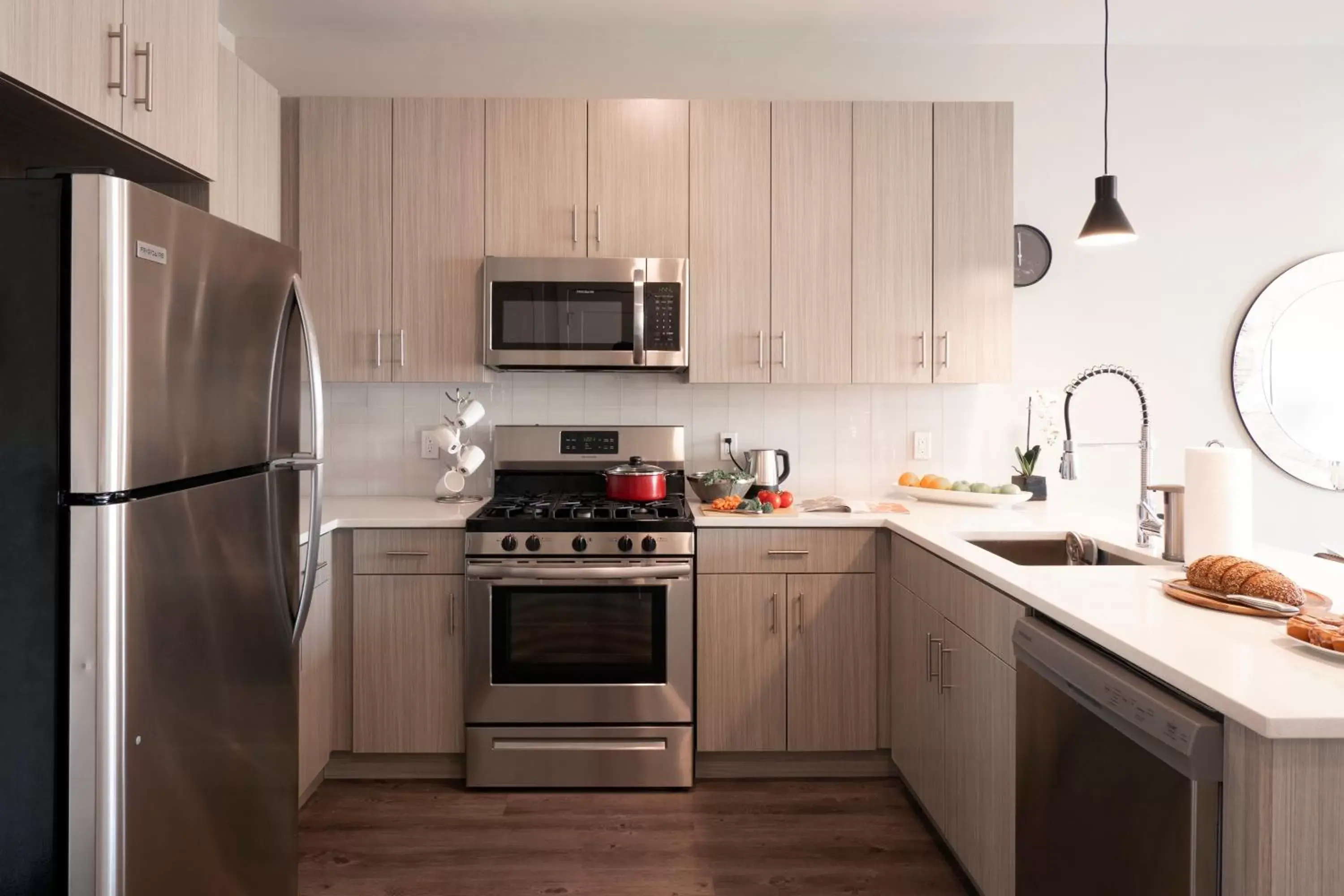 Kitchen or kitchenette, Kitchen/Kitchenette in Luxury Furnished Apartments by Hyatus Downtown at Yale