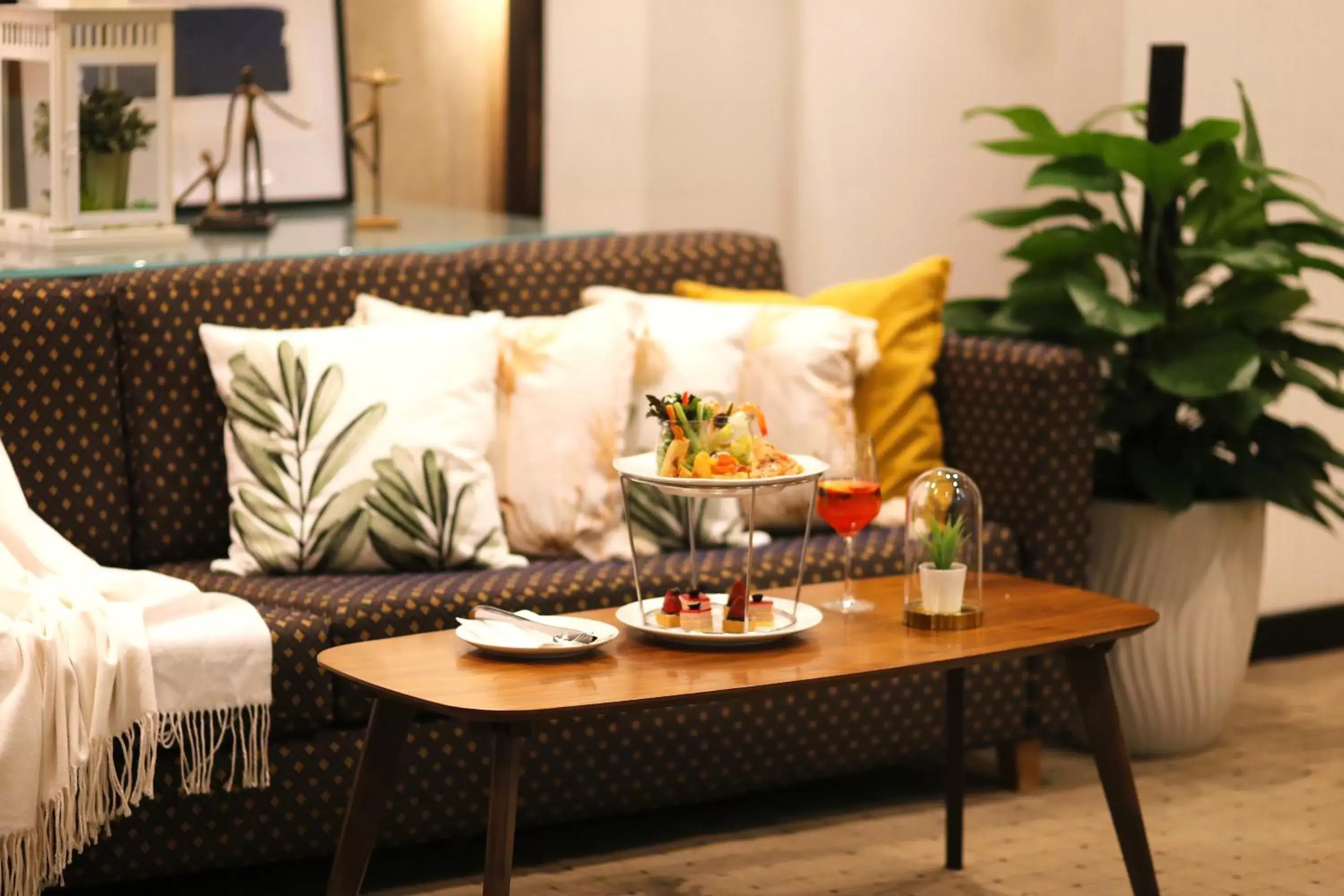 Lounge or bar, Seating Area in Furama City Centre