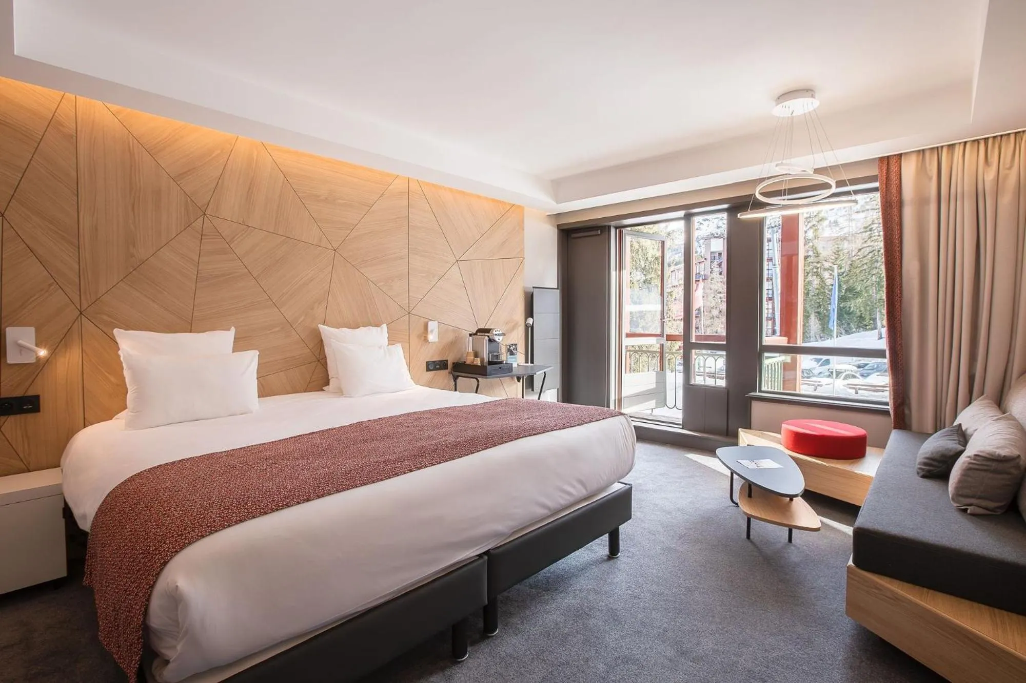 Bedroom, Bed in Altezza - Arc 1800 Hotel & Spa - ex Mercure