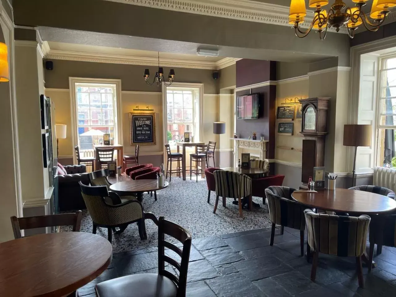 Lounge or bar, Restaurant/Places to Eat in Manor Hotel by Greene King Inns