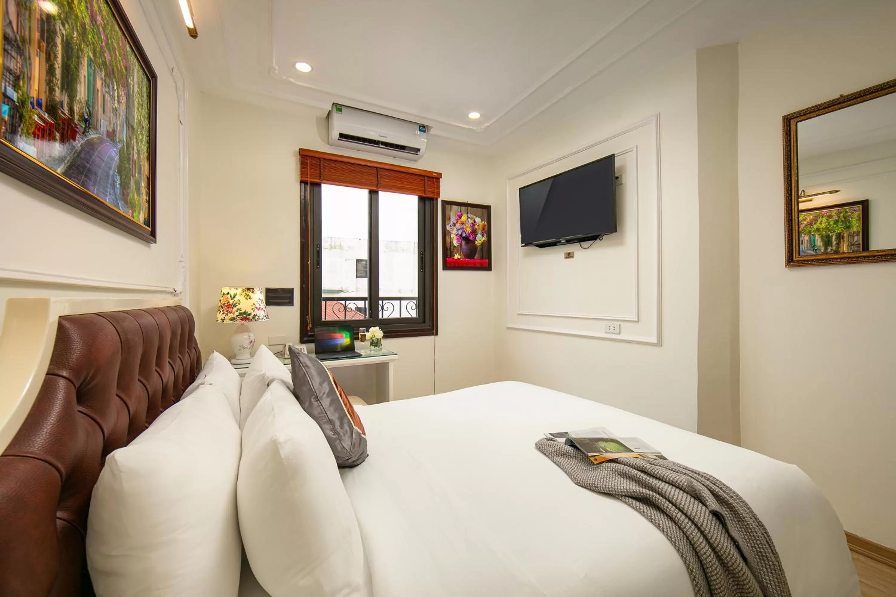 Bed in TrangTrang Classy Hotel