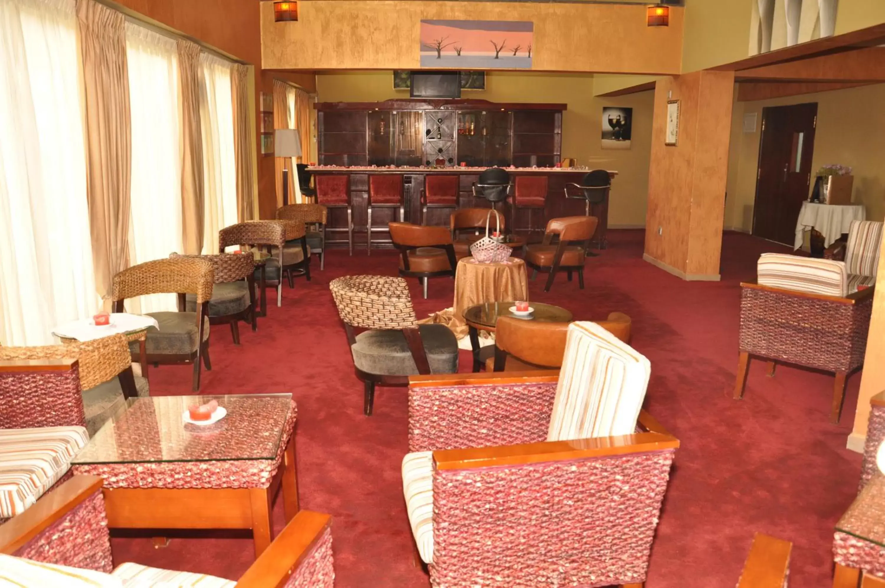 Lounge or bar, Restaurant/Places to Eat in Inter Luxury Hotel