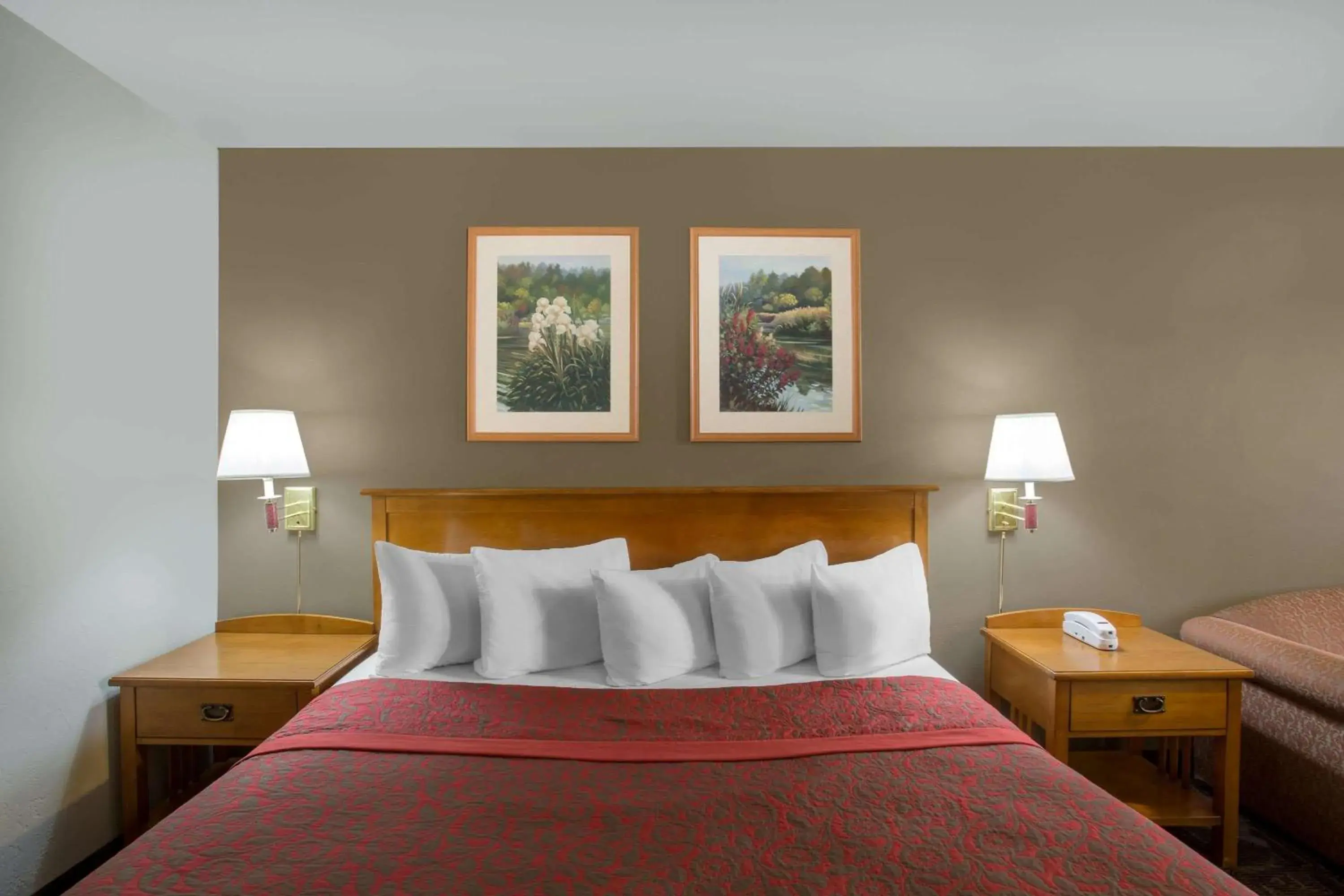 Photo of the whole room, Bed in Days Inn by Wyndham Provo