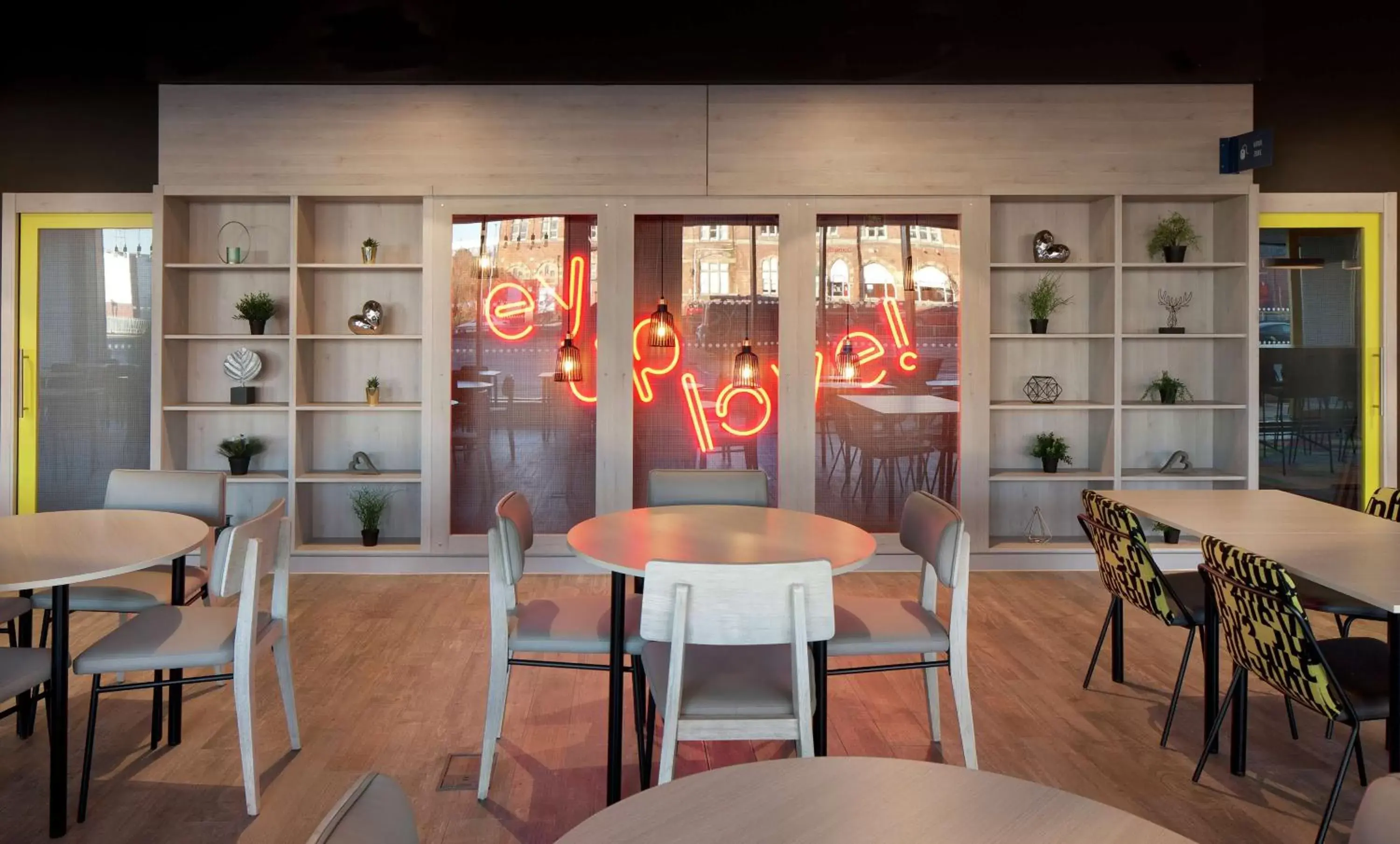 Restaurant/places to eat in Hampton By Hilton Leeds City Centre Restaurant/places to eat in Hampton By Hilton Leeds City Centre