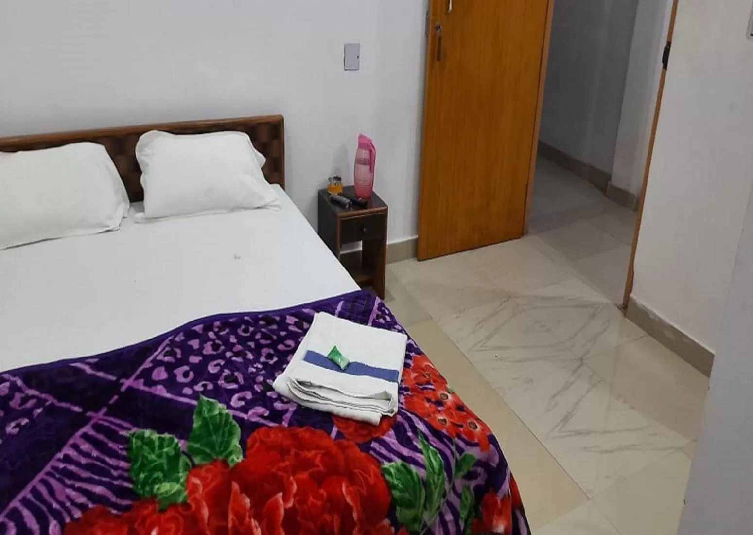 Bedroom, Bed in STAYMAKER Hotel Raj Ganga