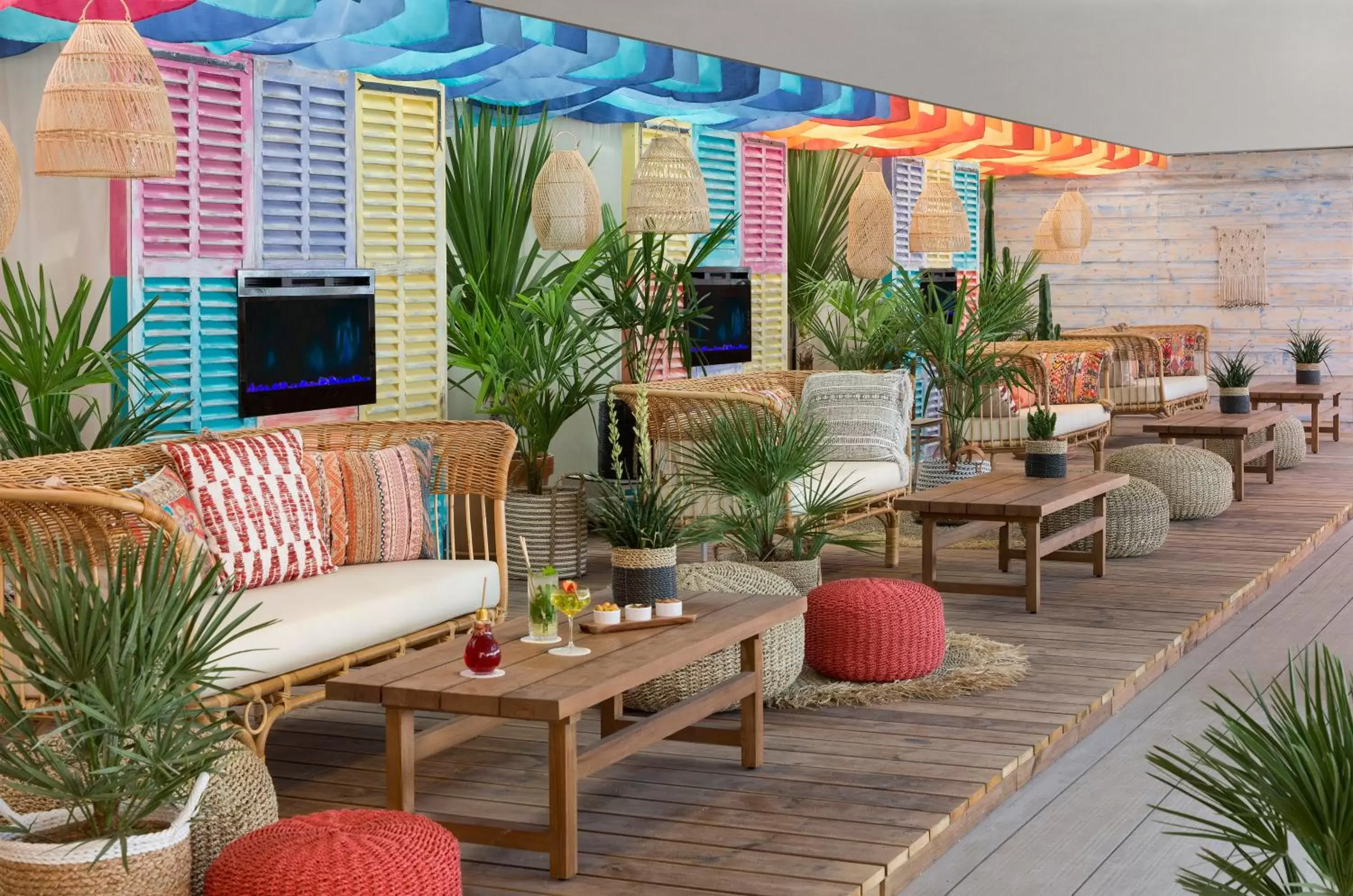 Lounge or bar in Hôtel Barrière Le Majestic Cannes