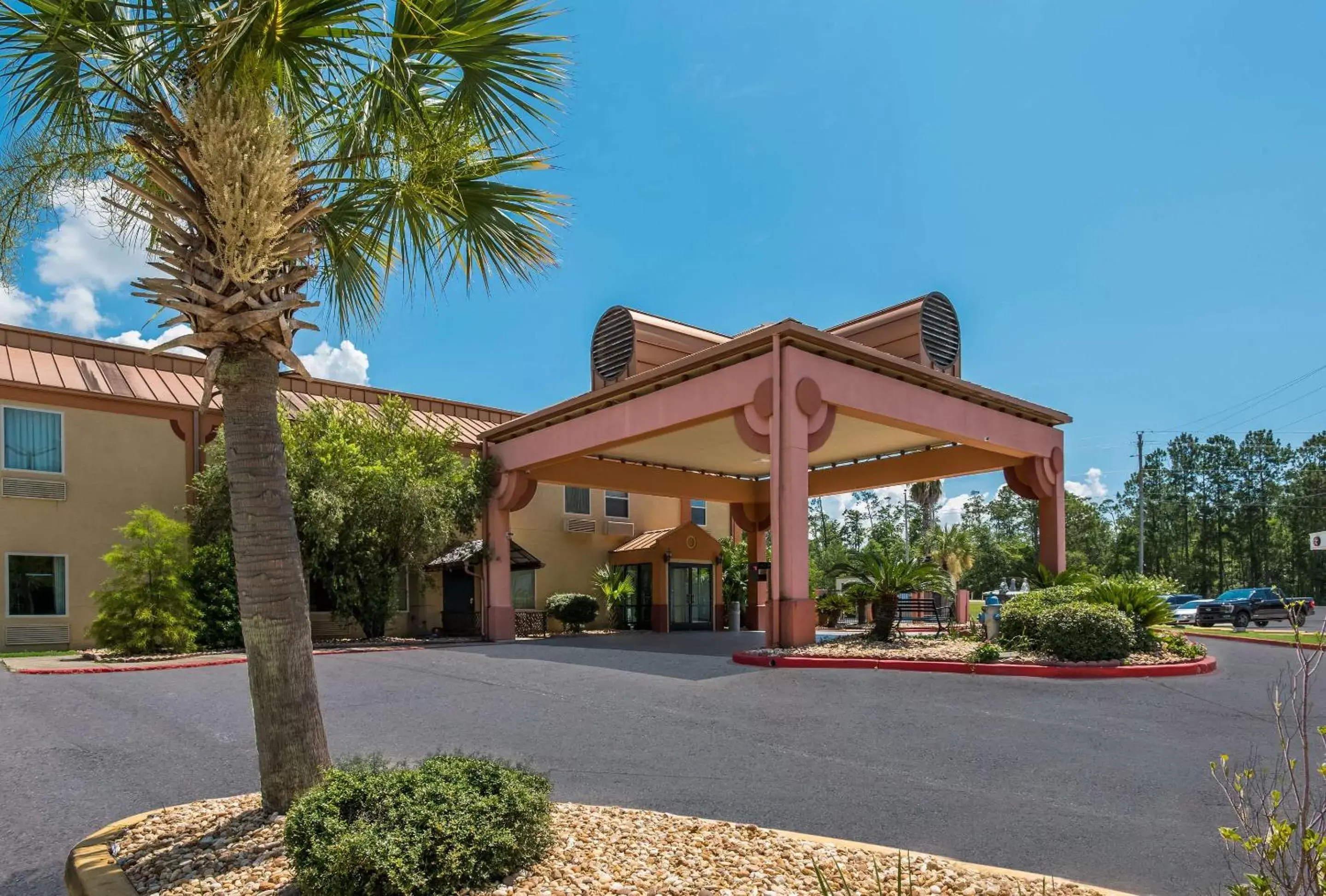 Property Building in Econolodge Inn & Suites