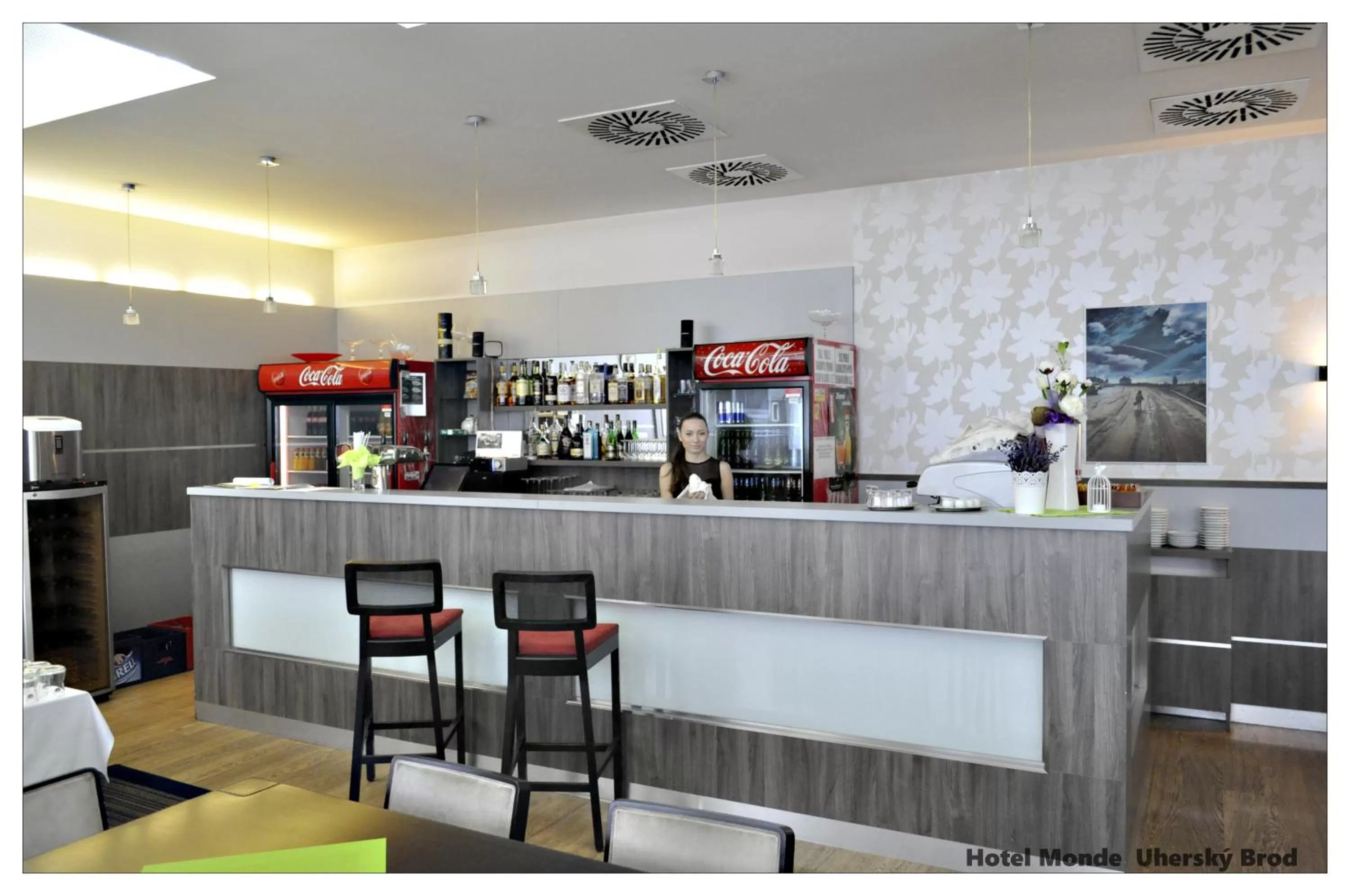 Restaurant/places to eat in Hotel Monde