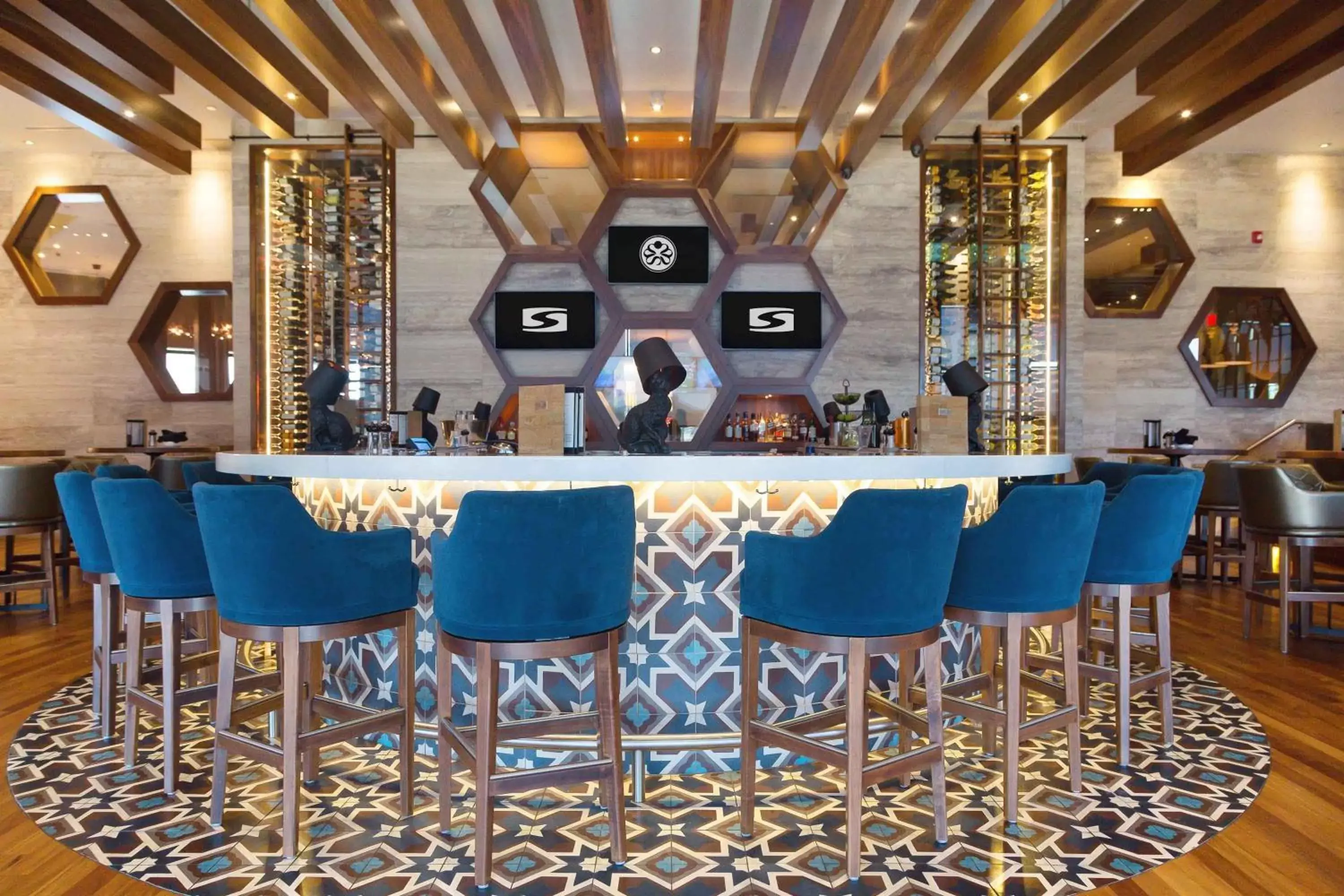 Lounge or bar in Sandman Hotel Calgary Airport