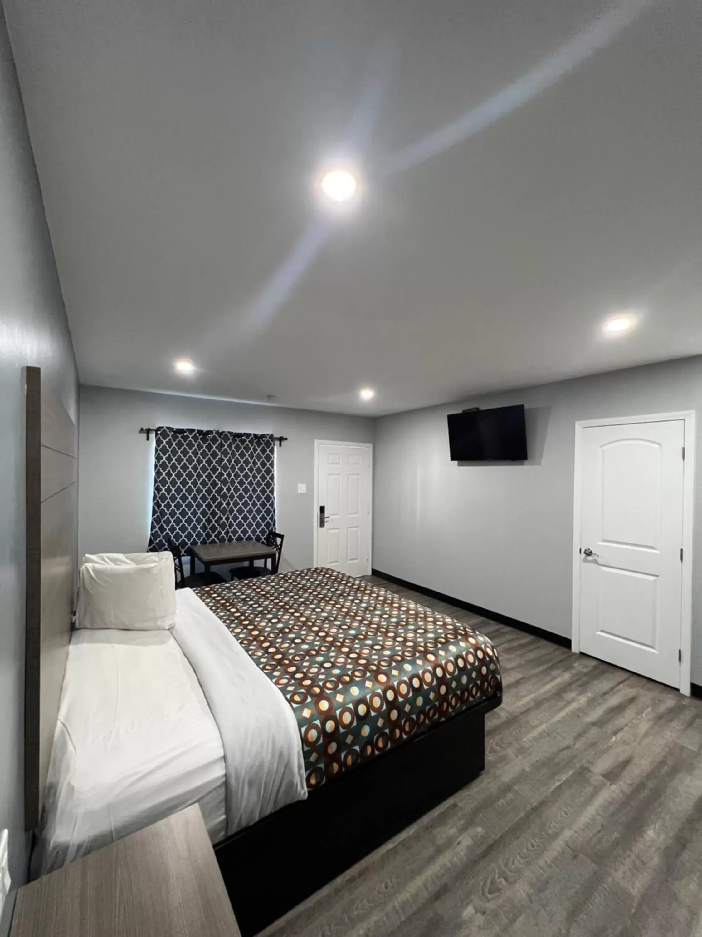 Photo of the whole room, Bed in Sunshine Motel Photo of the whole room, Bed in Sunshine Motel