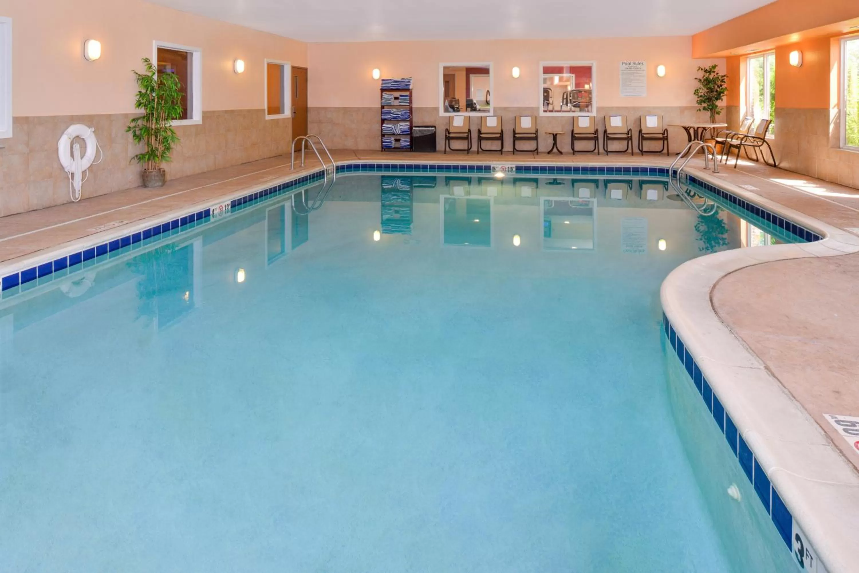 Swimming pool in Holiday Inn Express Hotel & Suites Lancaster-Lititz by IHG