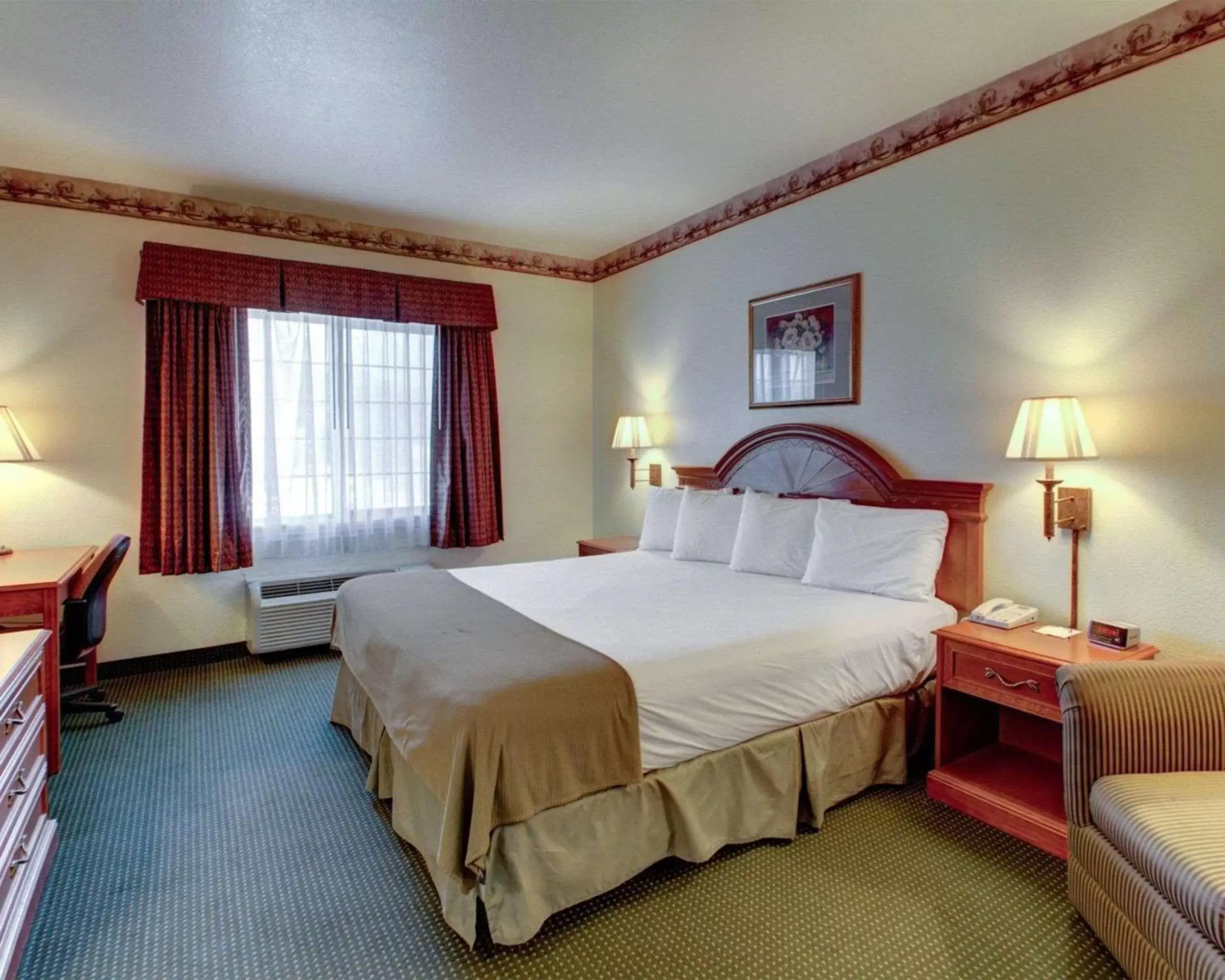 Photo of the whole room, Bed in Quality Inn & Suites - Glen Rose